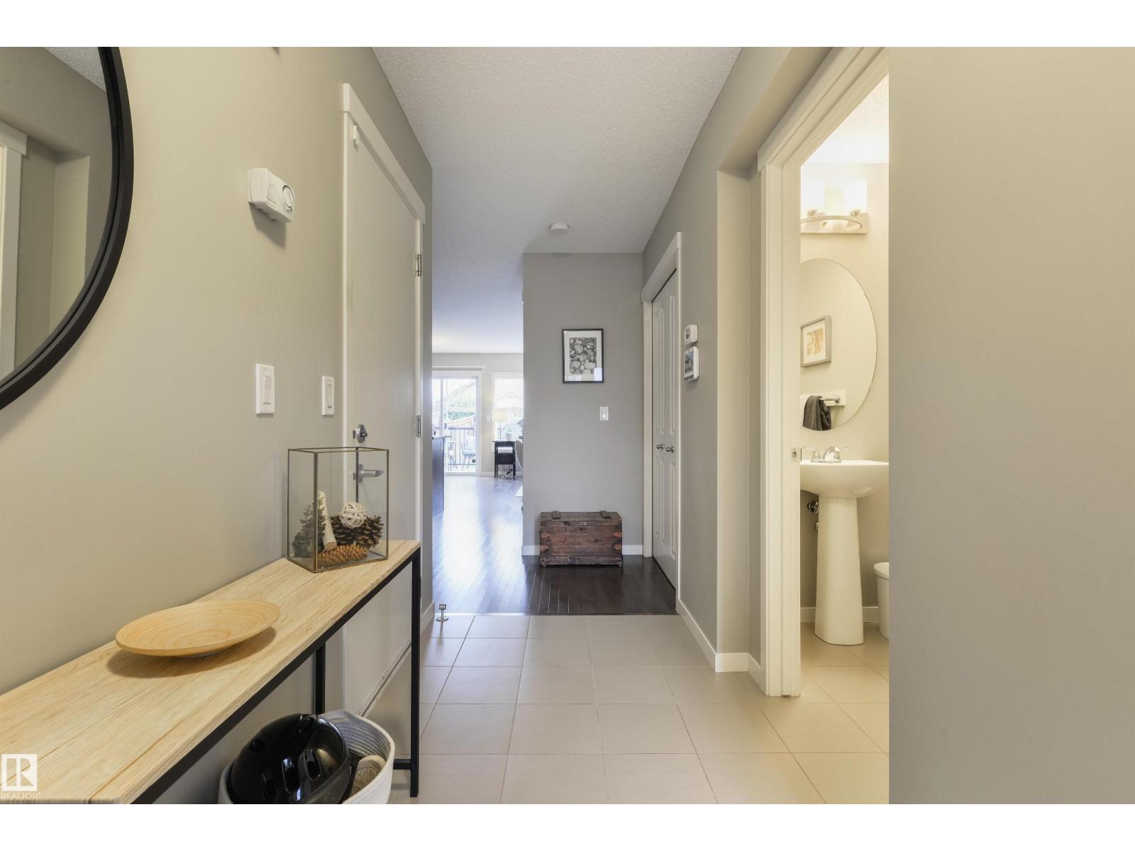 5228 20 Av Sw Property Photo 5