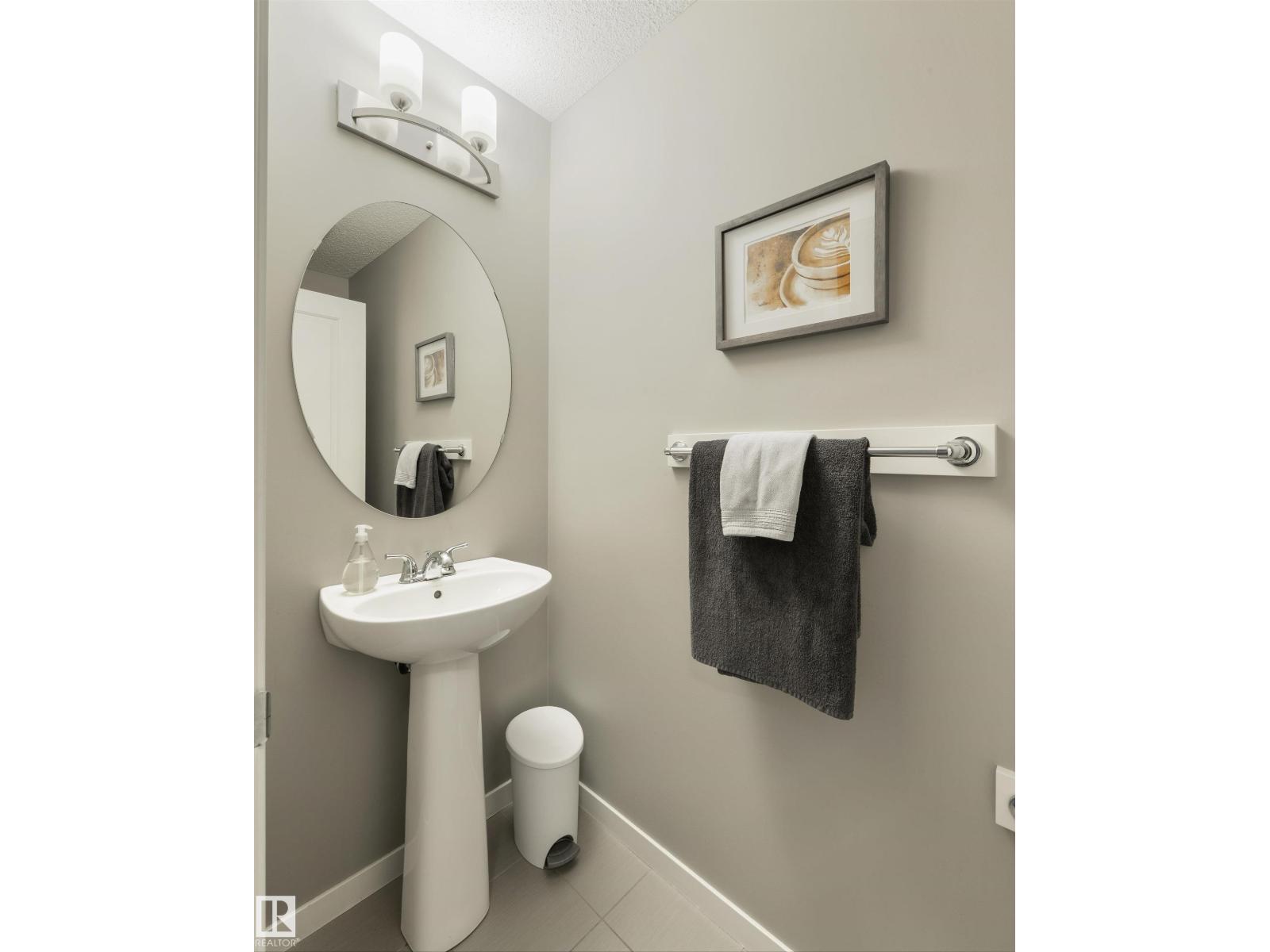 5228 20 Av Sw Property Photo 6