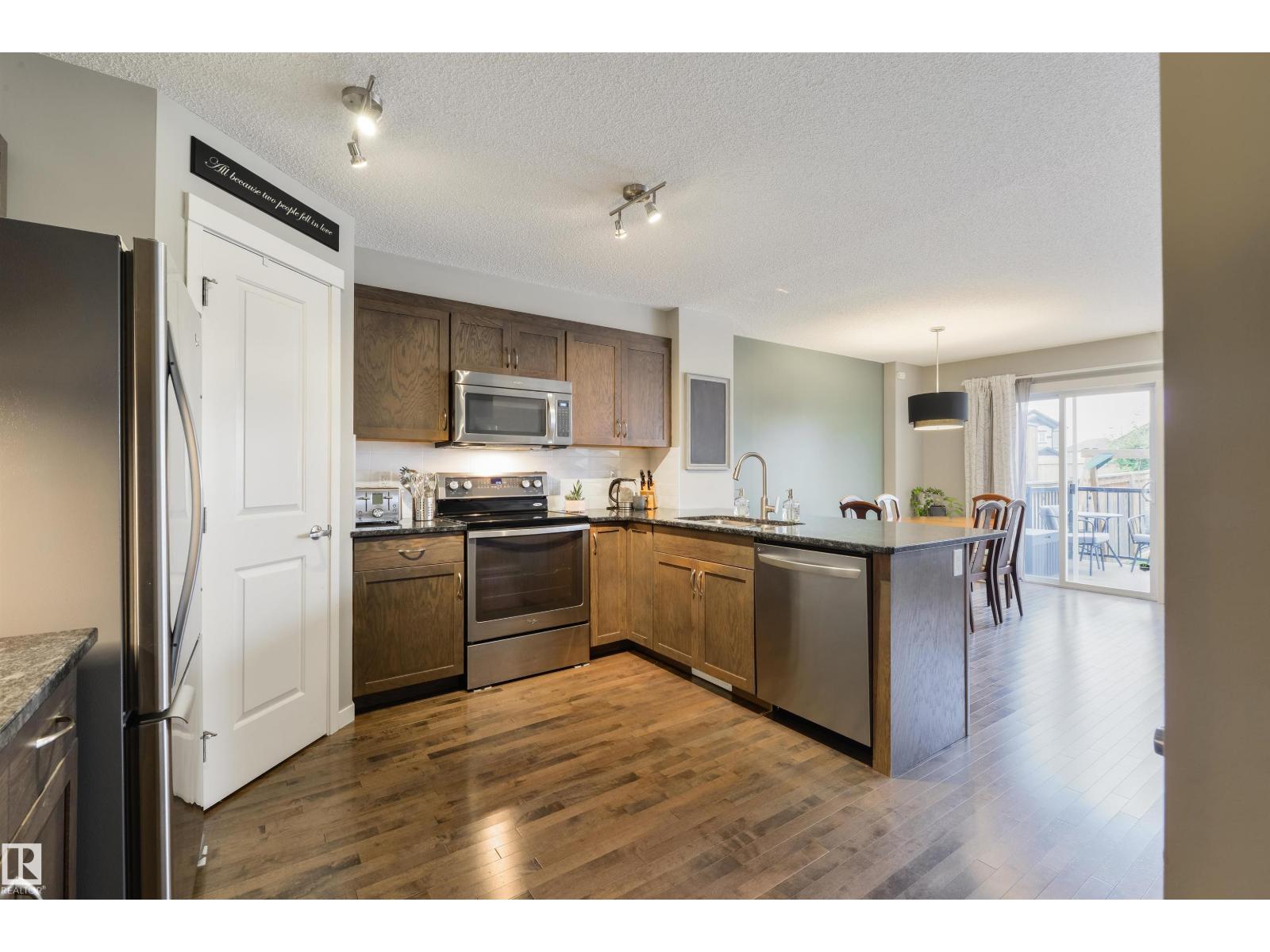 5228 20 Av Sw Property Photo 8