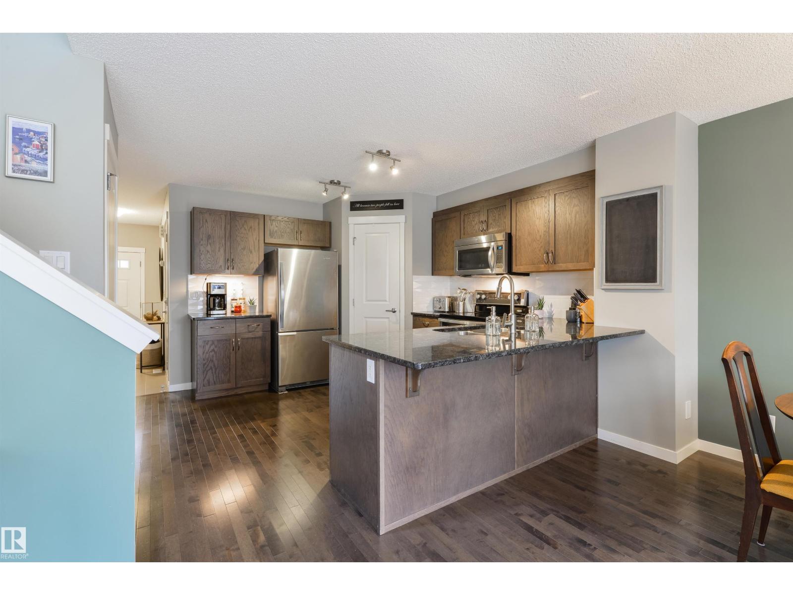5228 20 Av Sw Property Photo 11
