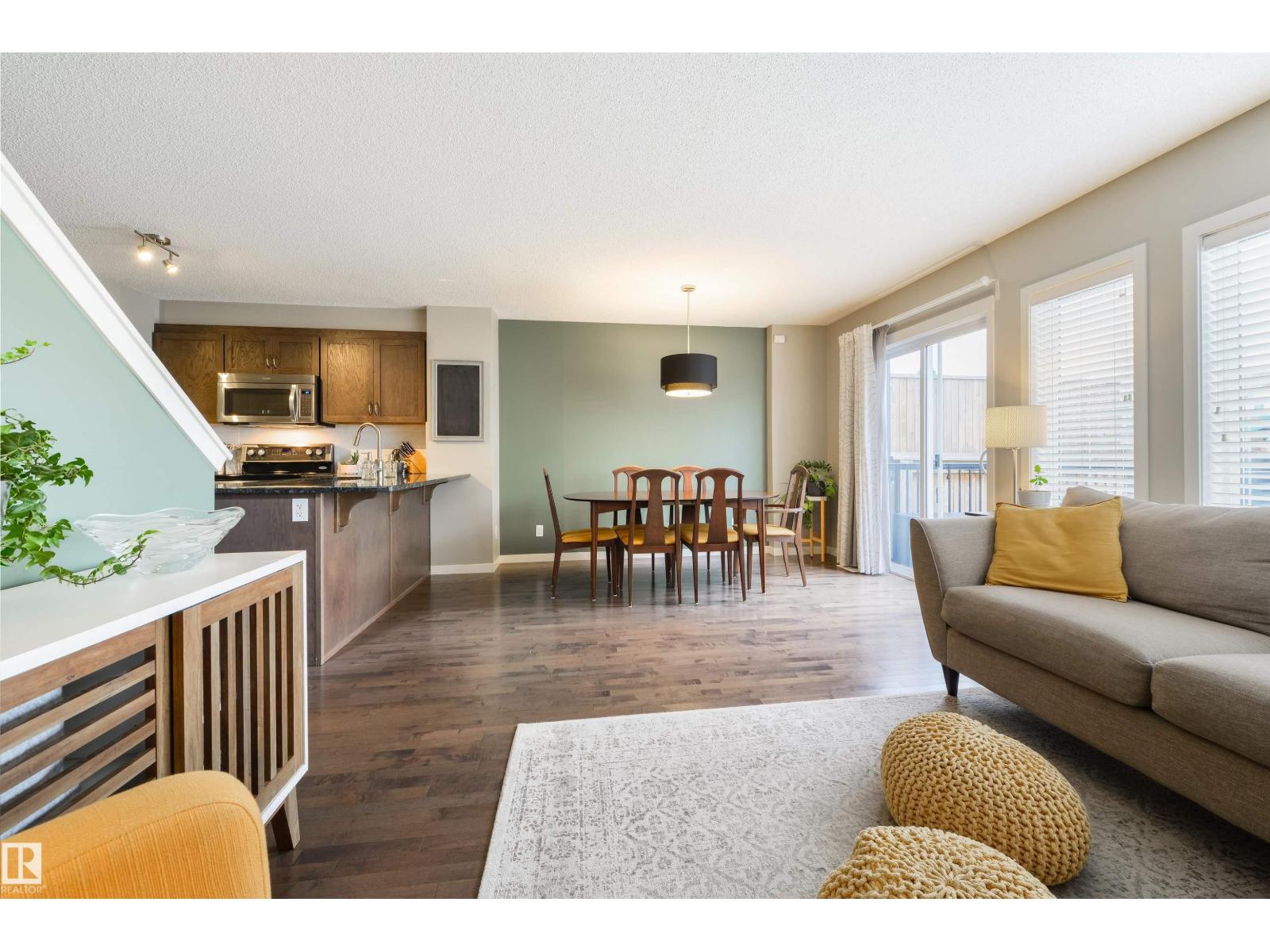 5228 20 Av Sw Property Photo 17