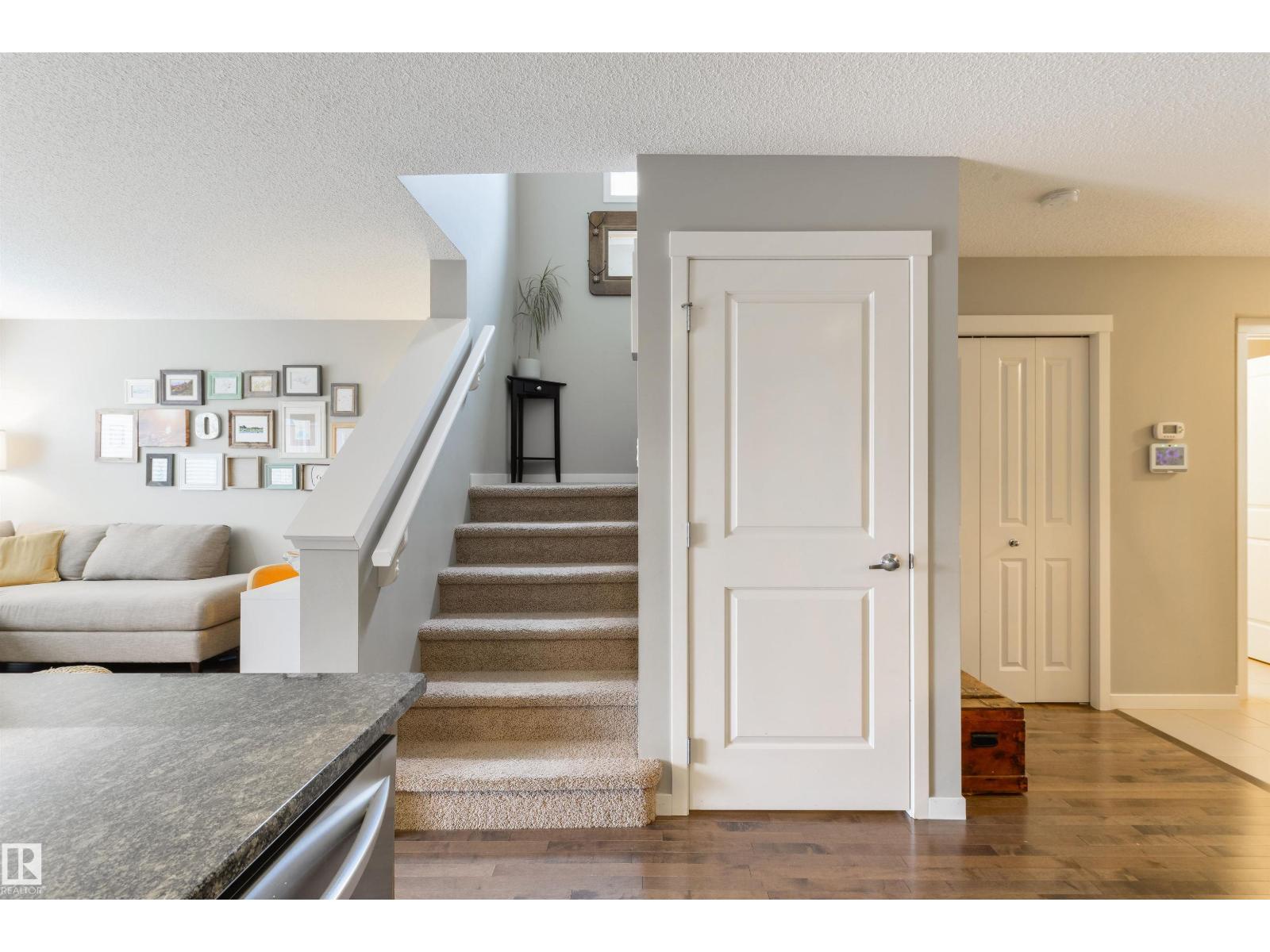 5228 20 Av Sw Property Photo 18
