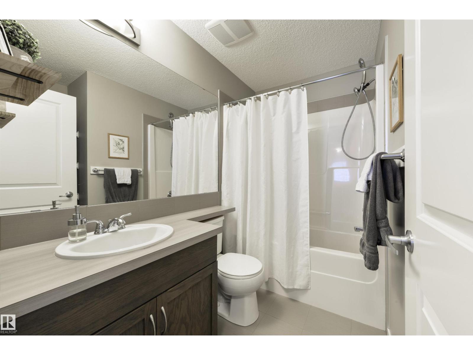 5228 20 Av Sw Property Photo 27