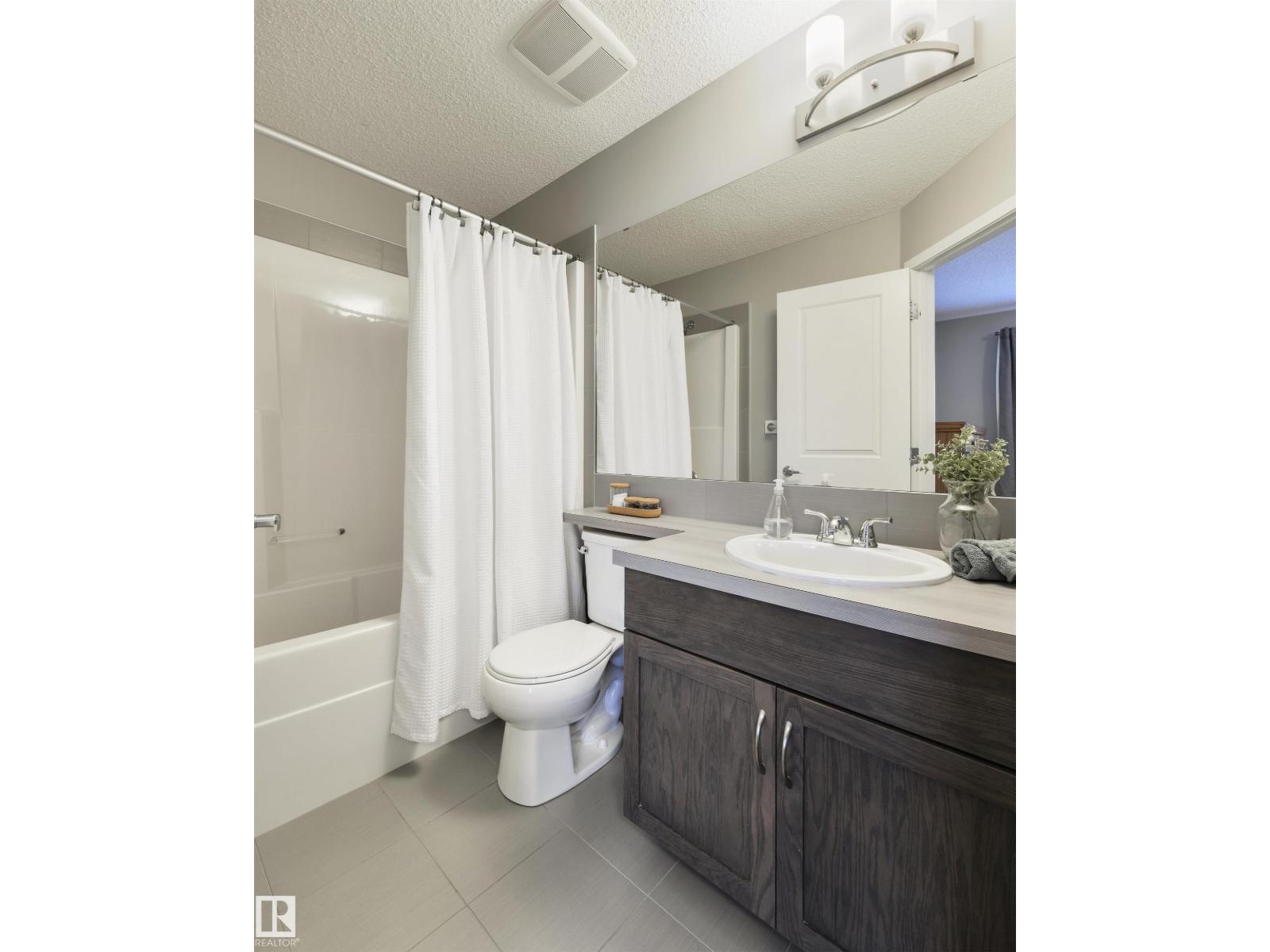 5228 20 Av Sw Property Photo 31