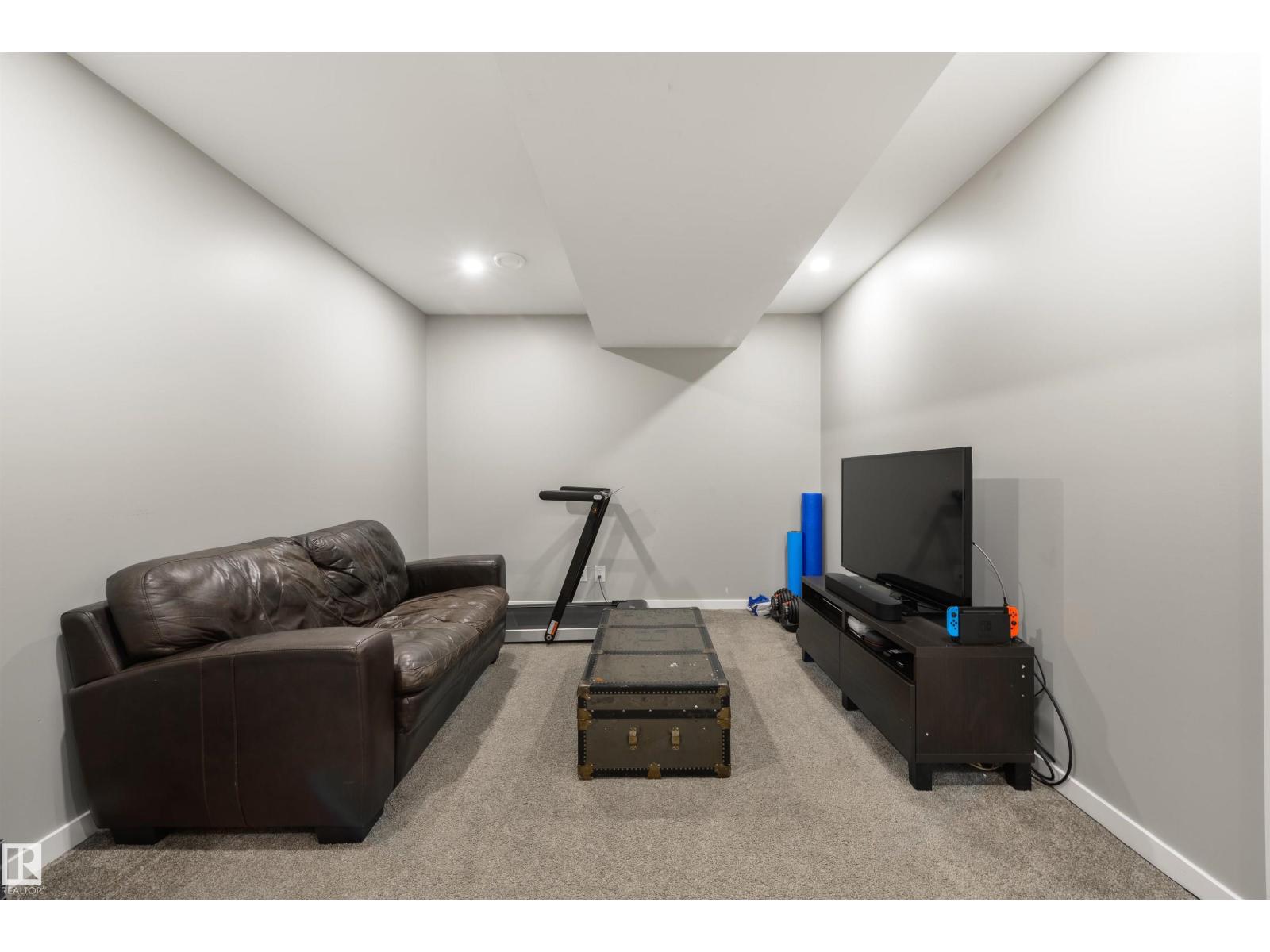 5228 20 Av Sw Property Photo 35