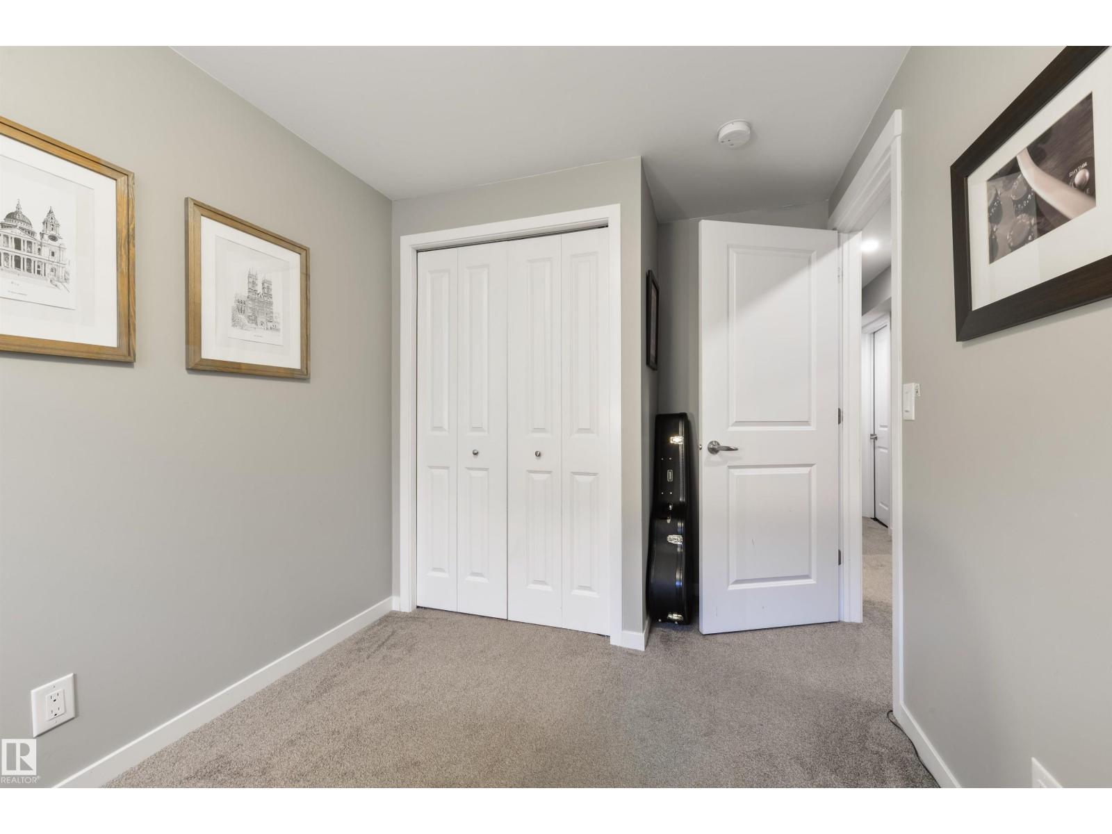 5228 20 Av Sw Property Photo 38