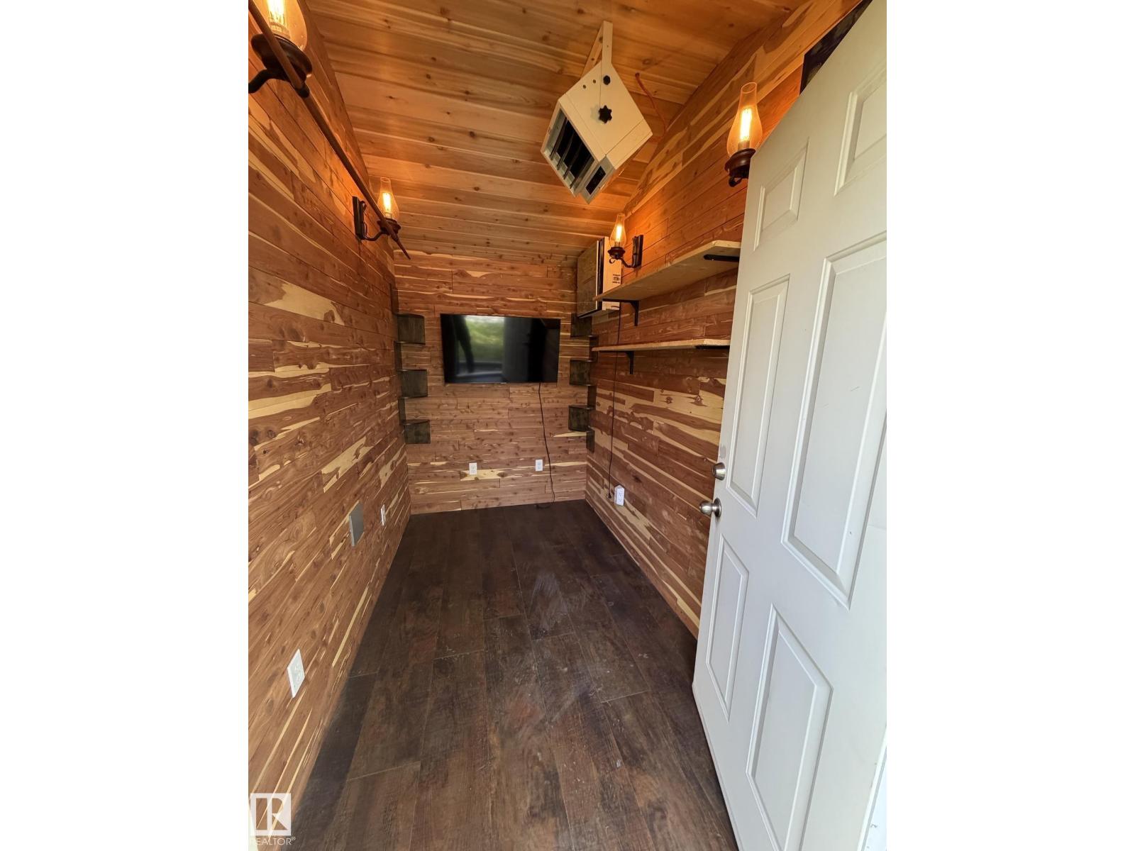 13 Newbury Co Property Photo 53