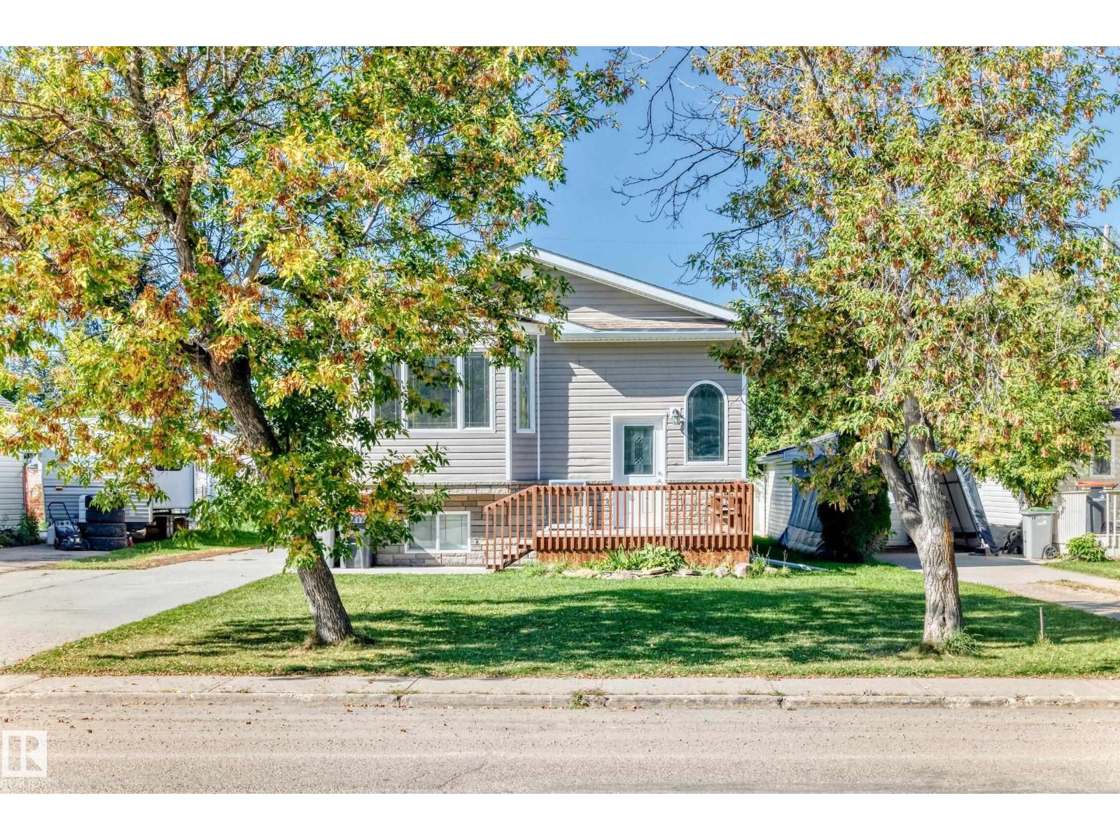 5226 52 St Property Photo 1