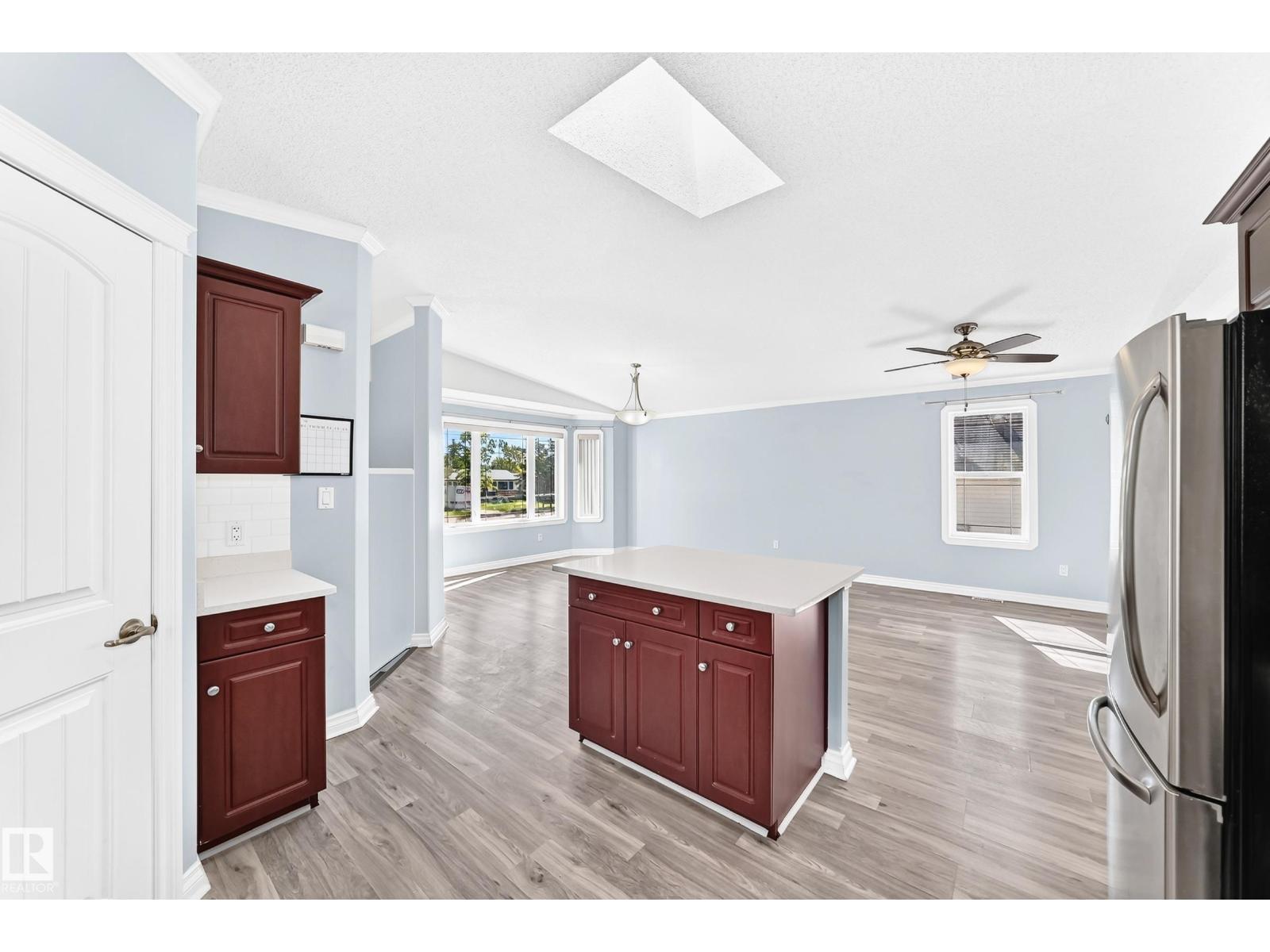 5226 52 St Property Photo 9