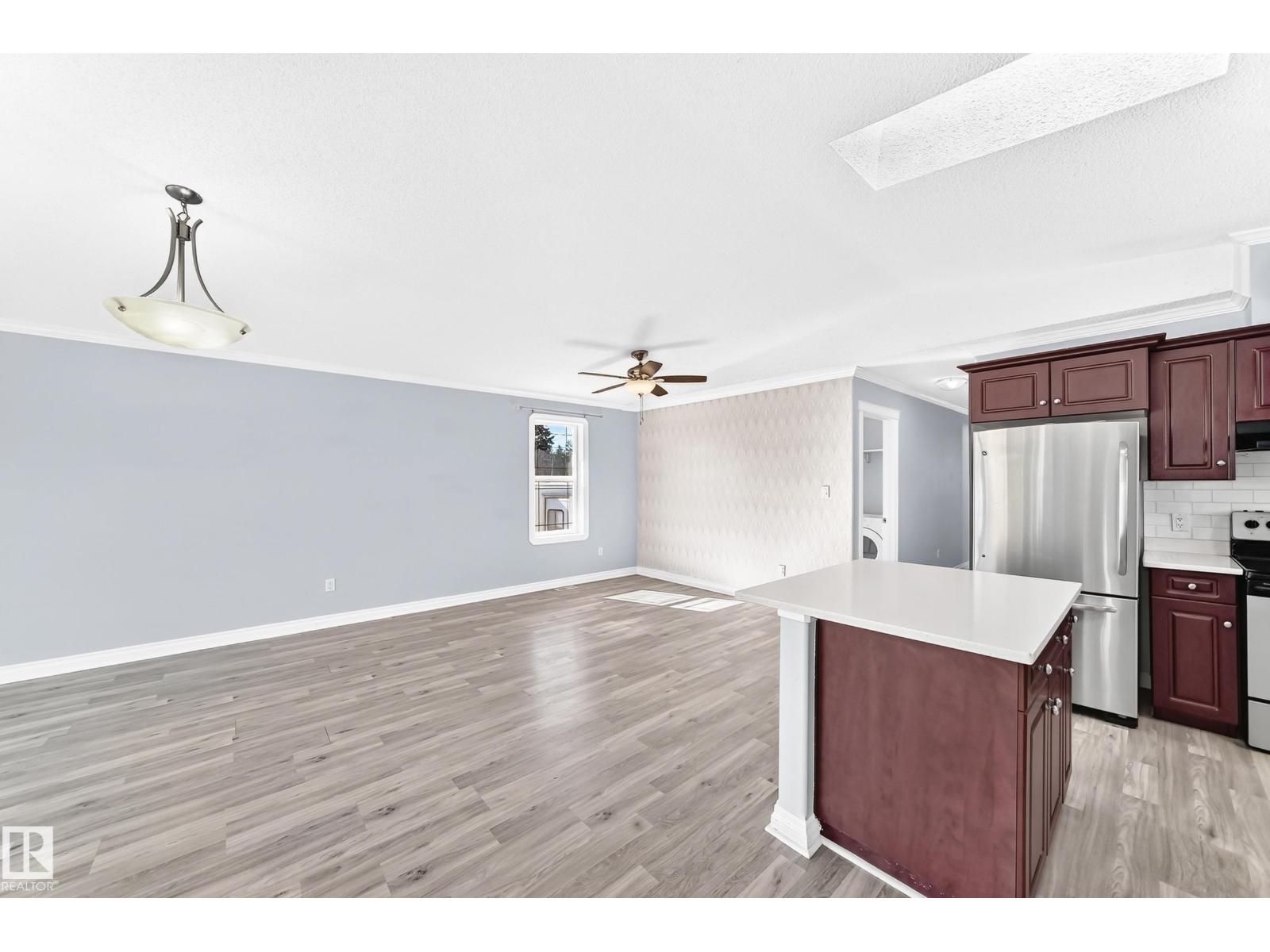 5226 52 St Property Photo 10