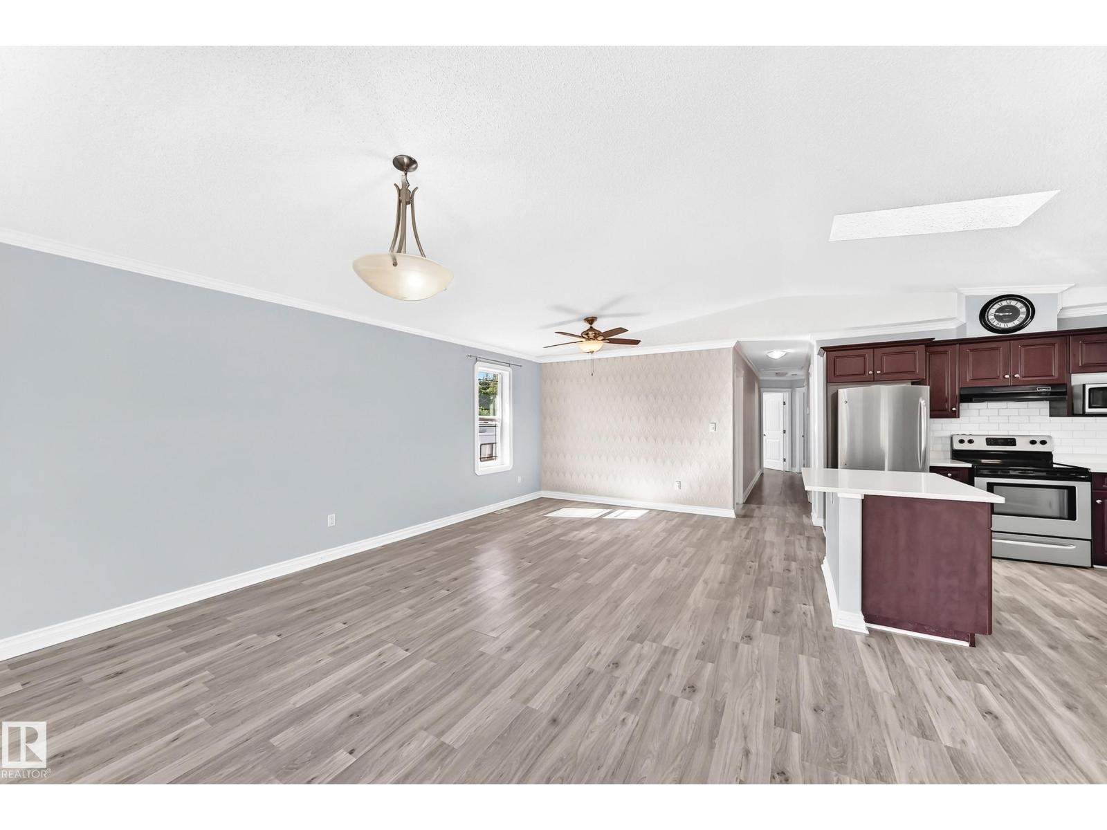 5226 52 St Property Photo 11