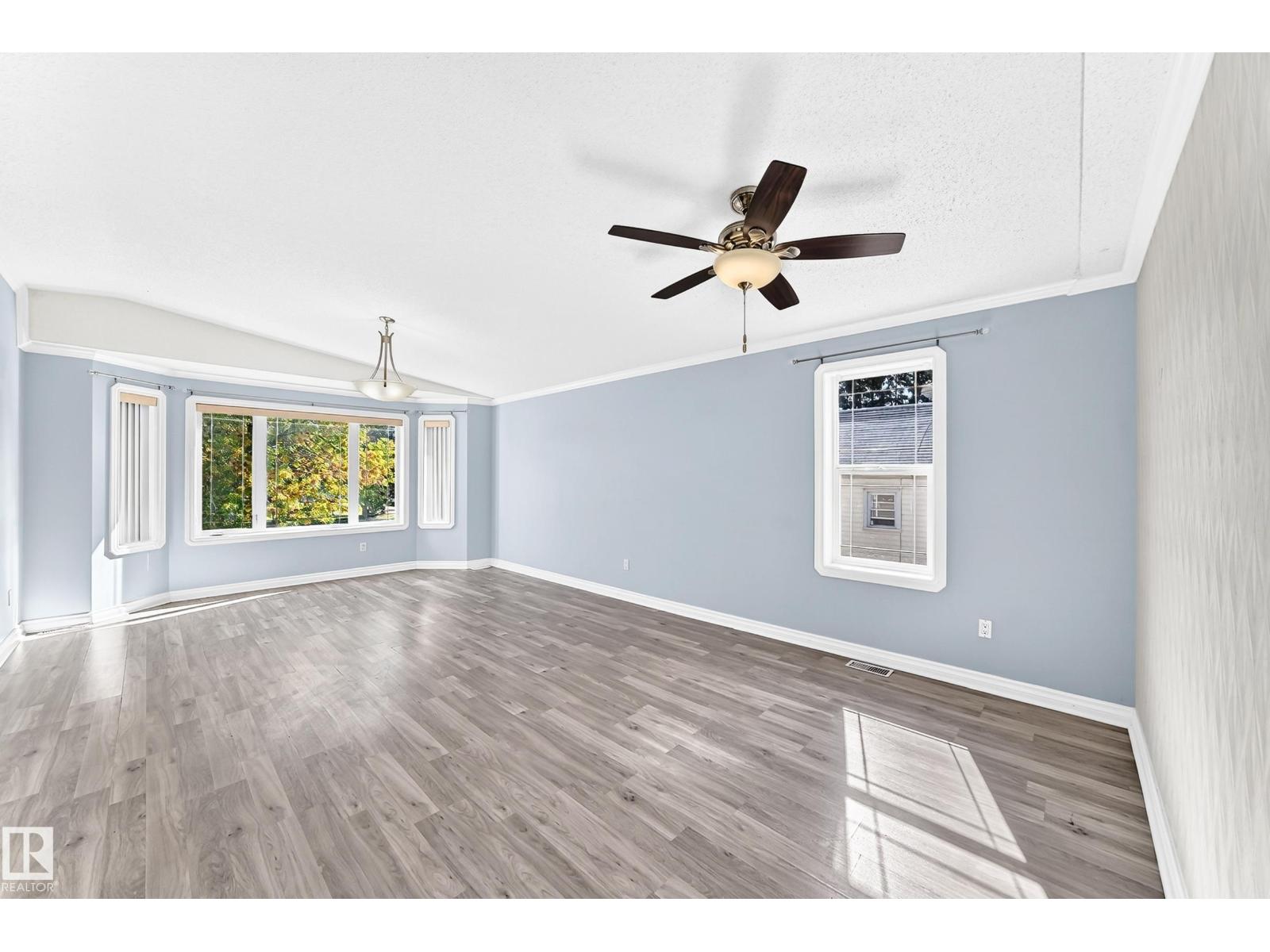 5226 52 St Property Photo 12