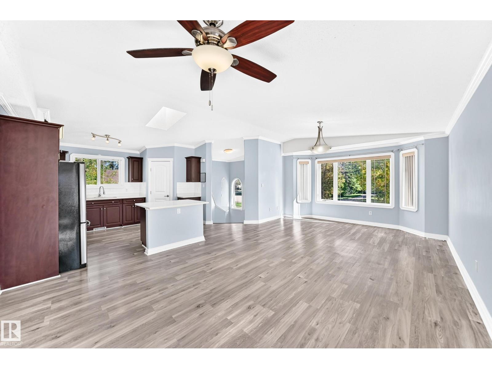 5226 52 St Property Photo 13
