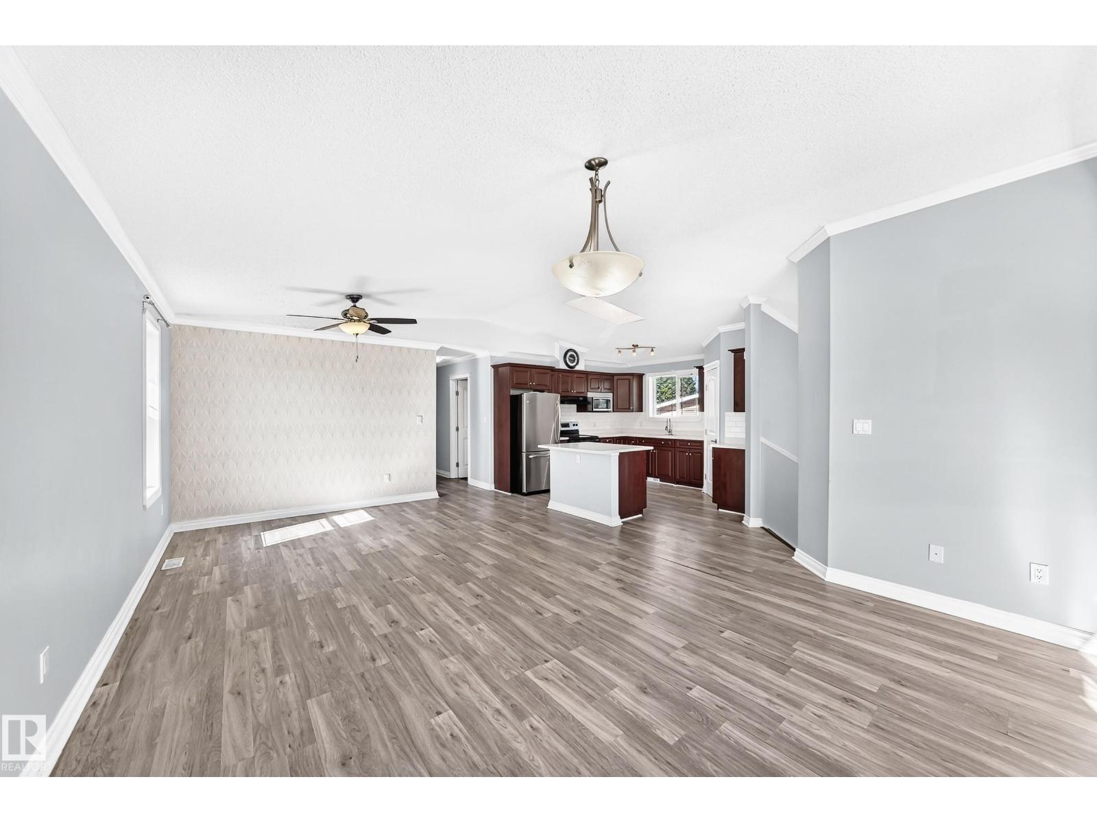 5226 52 St Property Photo 14