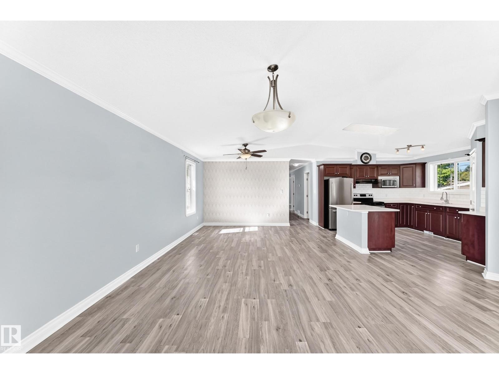 5226 52 St Property Photo 15