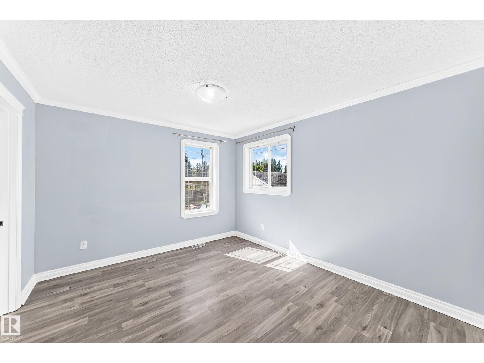 5226 52 St Property Photo 16