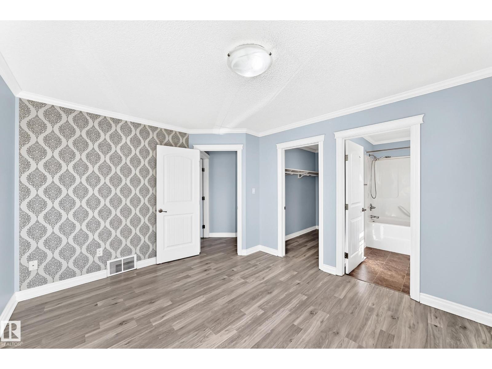 5226 52 St Property Photo 18