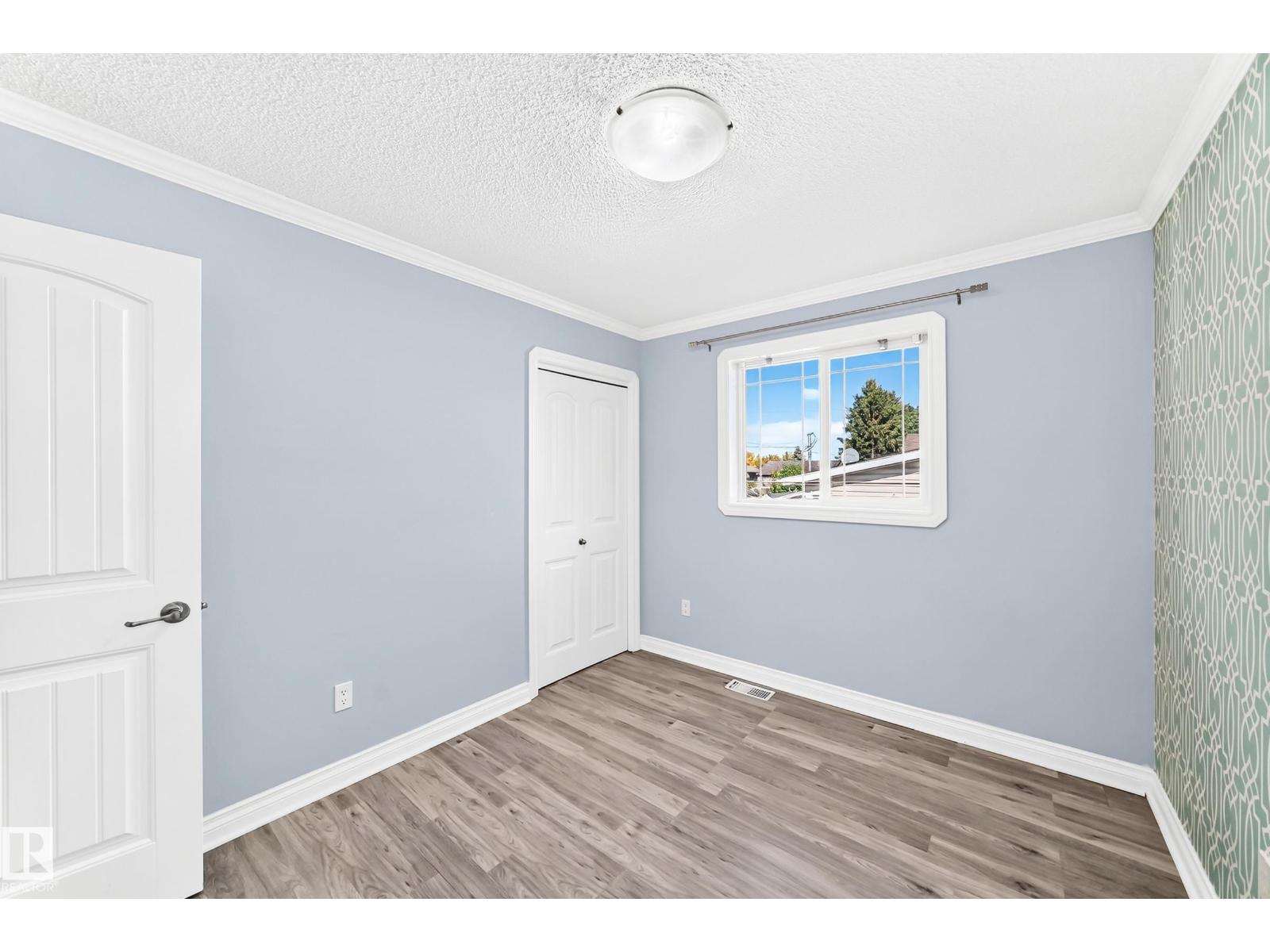 5226 52 St Property Photo 24
