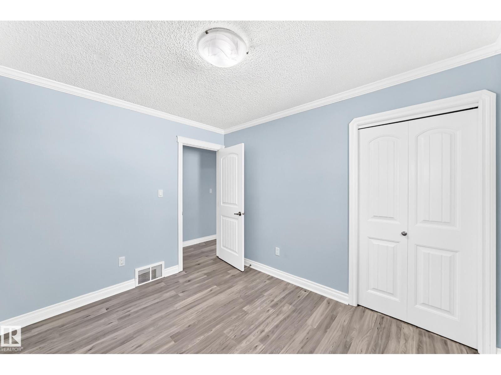 5226 52 St Property Photo 25
