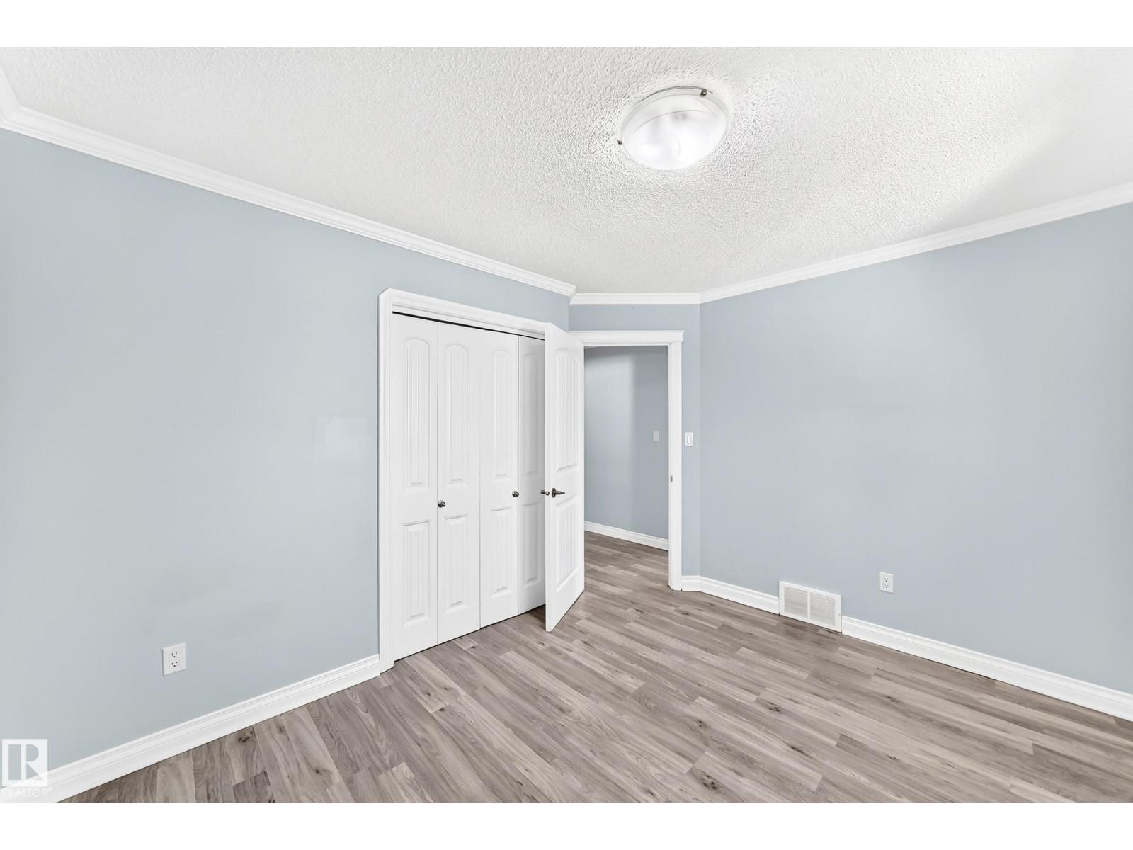 5226 52 St Property Photo 28
