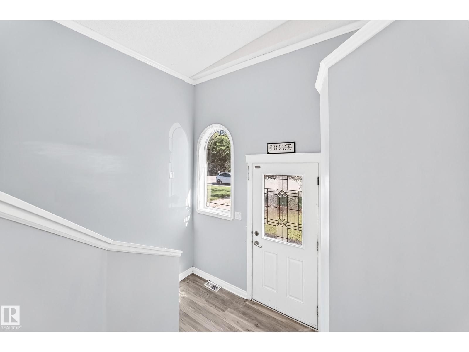 5226 52 St Property Photo 34
