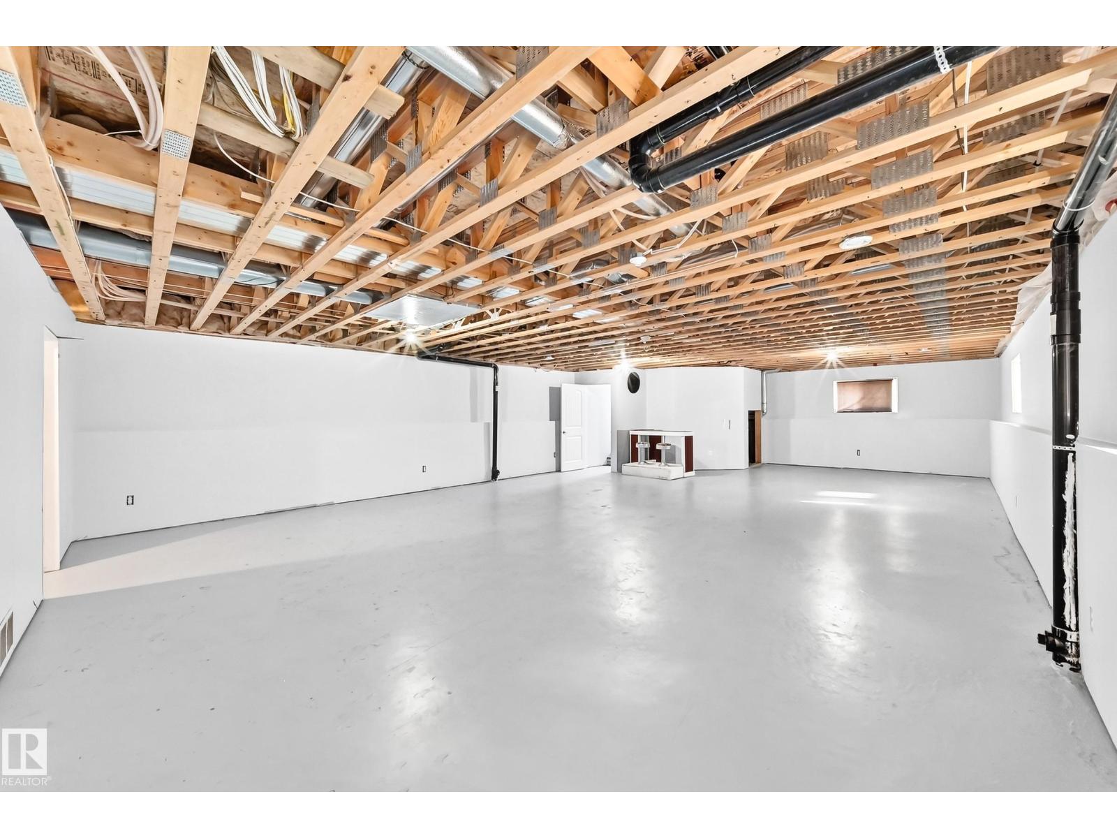 5226 52 St Property Photo 37