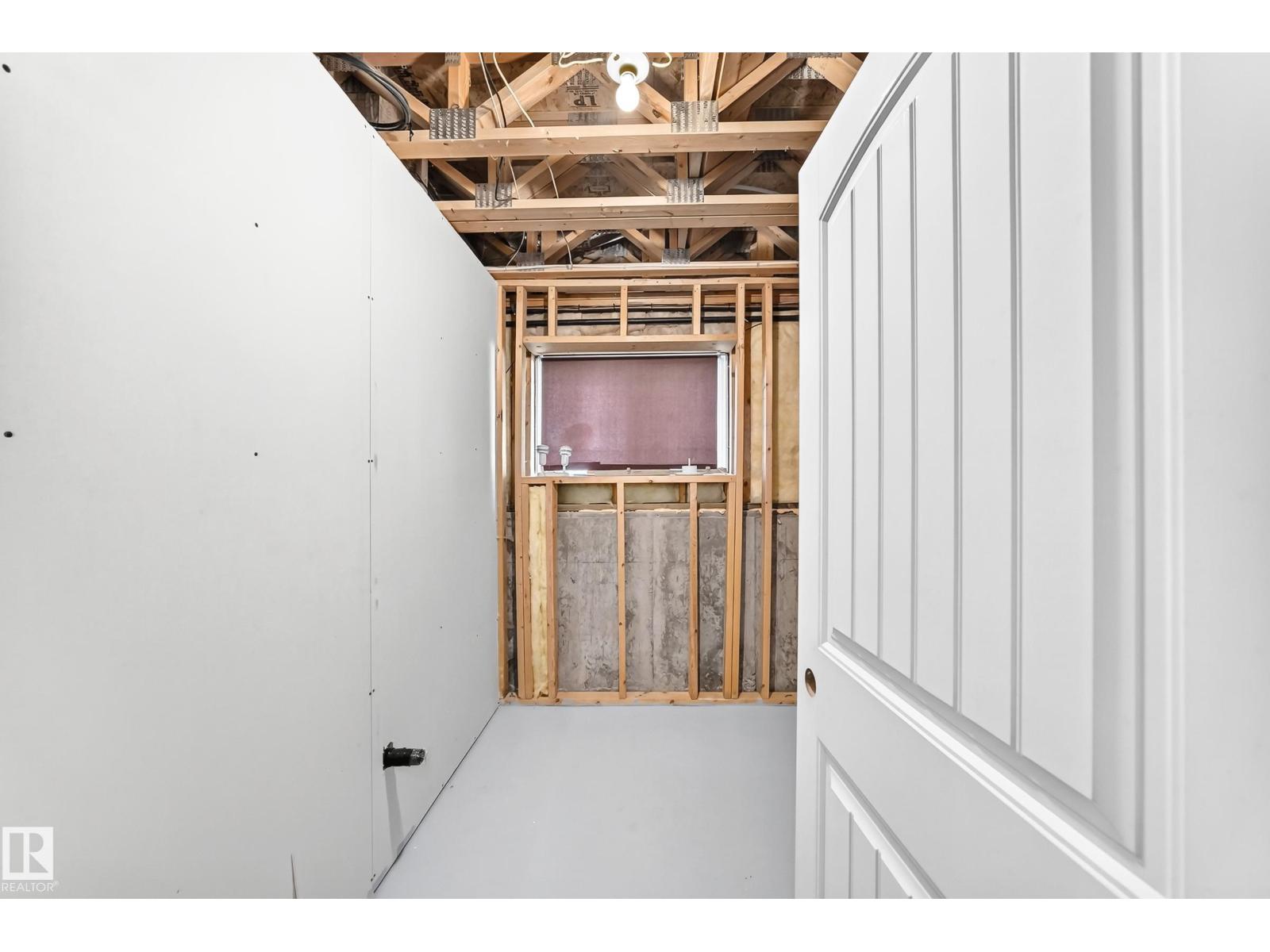 5226 52 St Property Photo 38