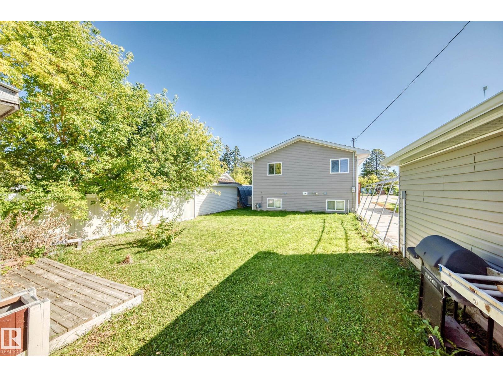 5226 52 St Property Photo 45