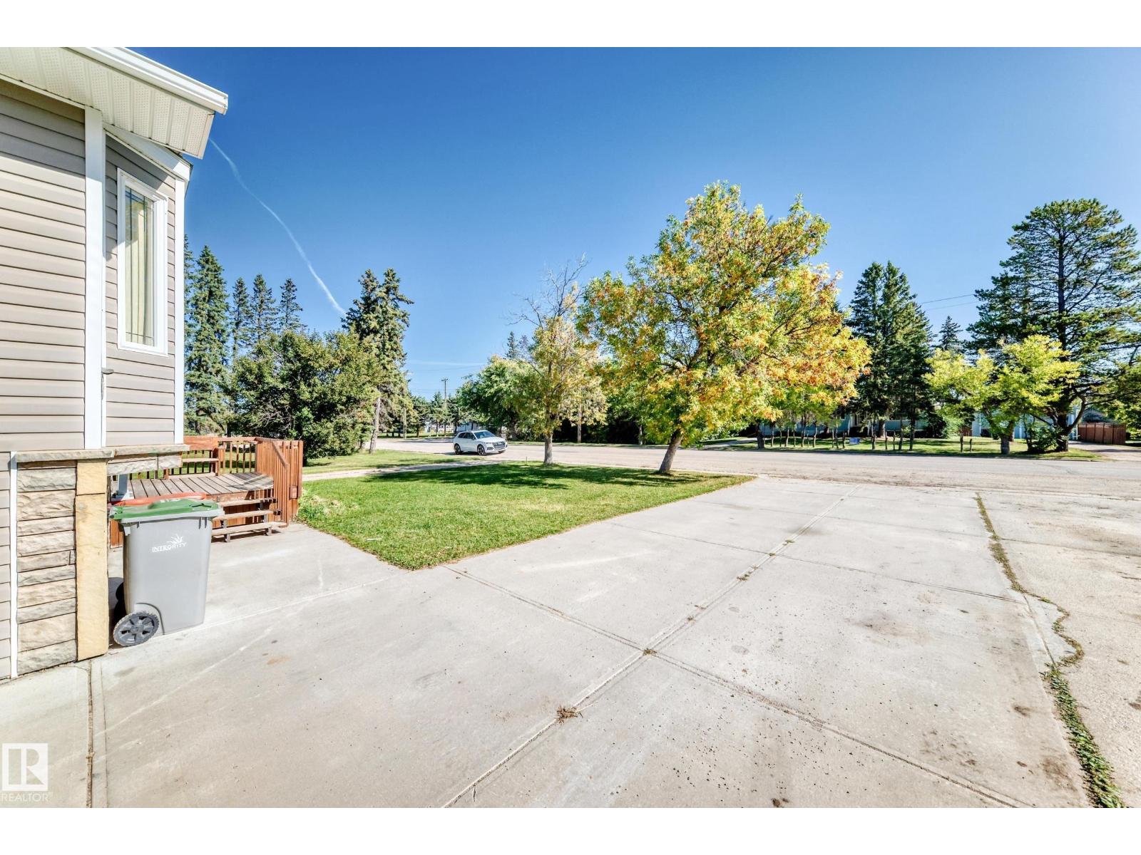 5226 52 St Property Photo 51