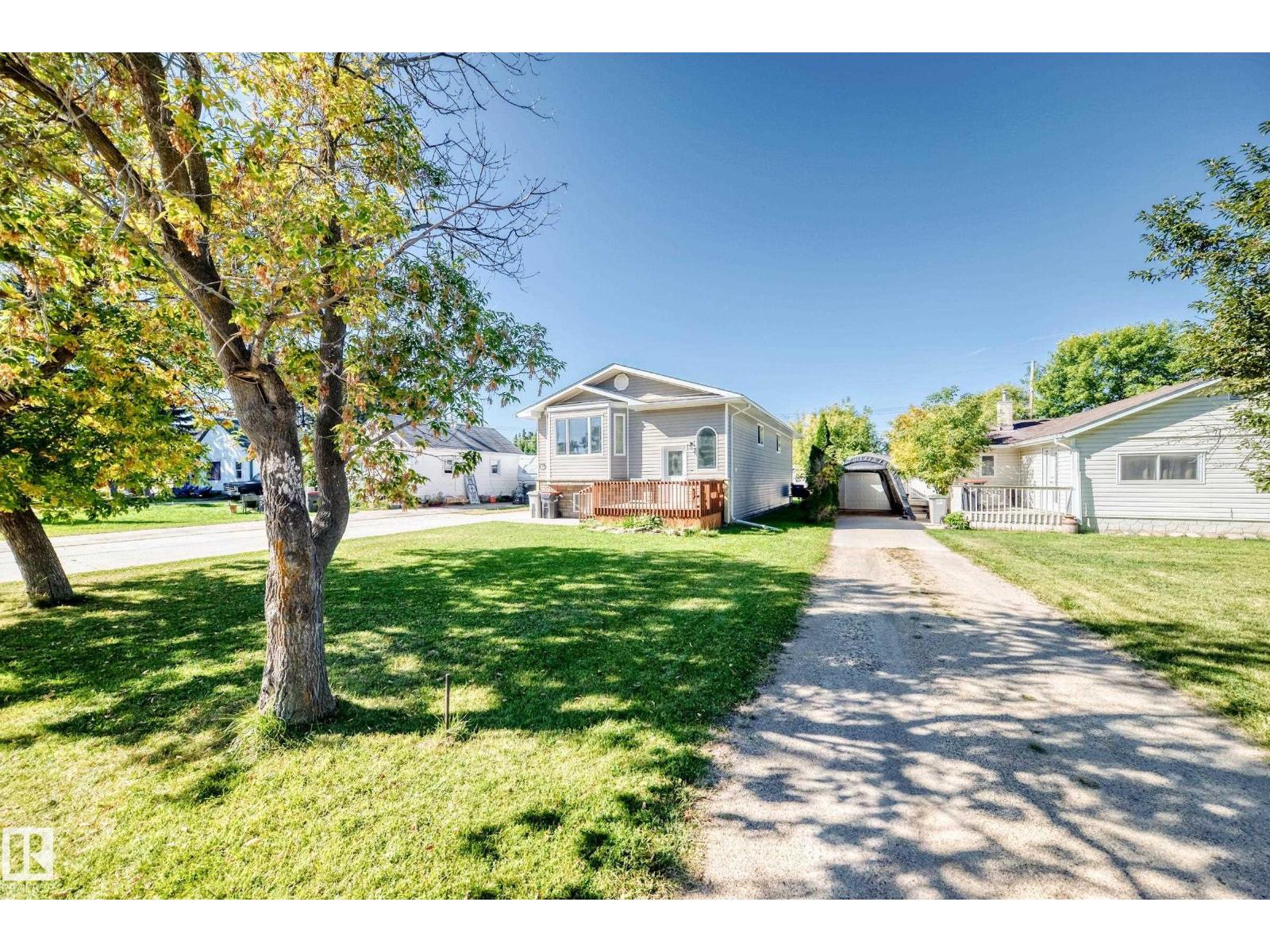5226 52 St Property Photo 52