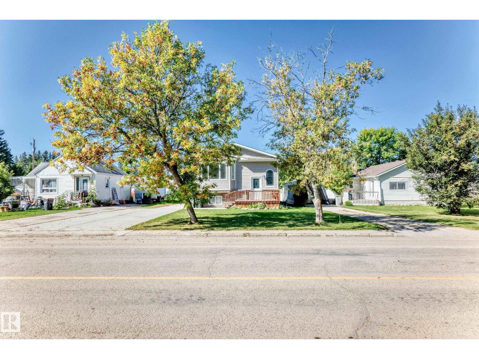 5226 52 St Property Photo 54
