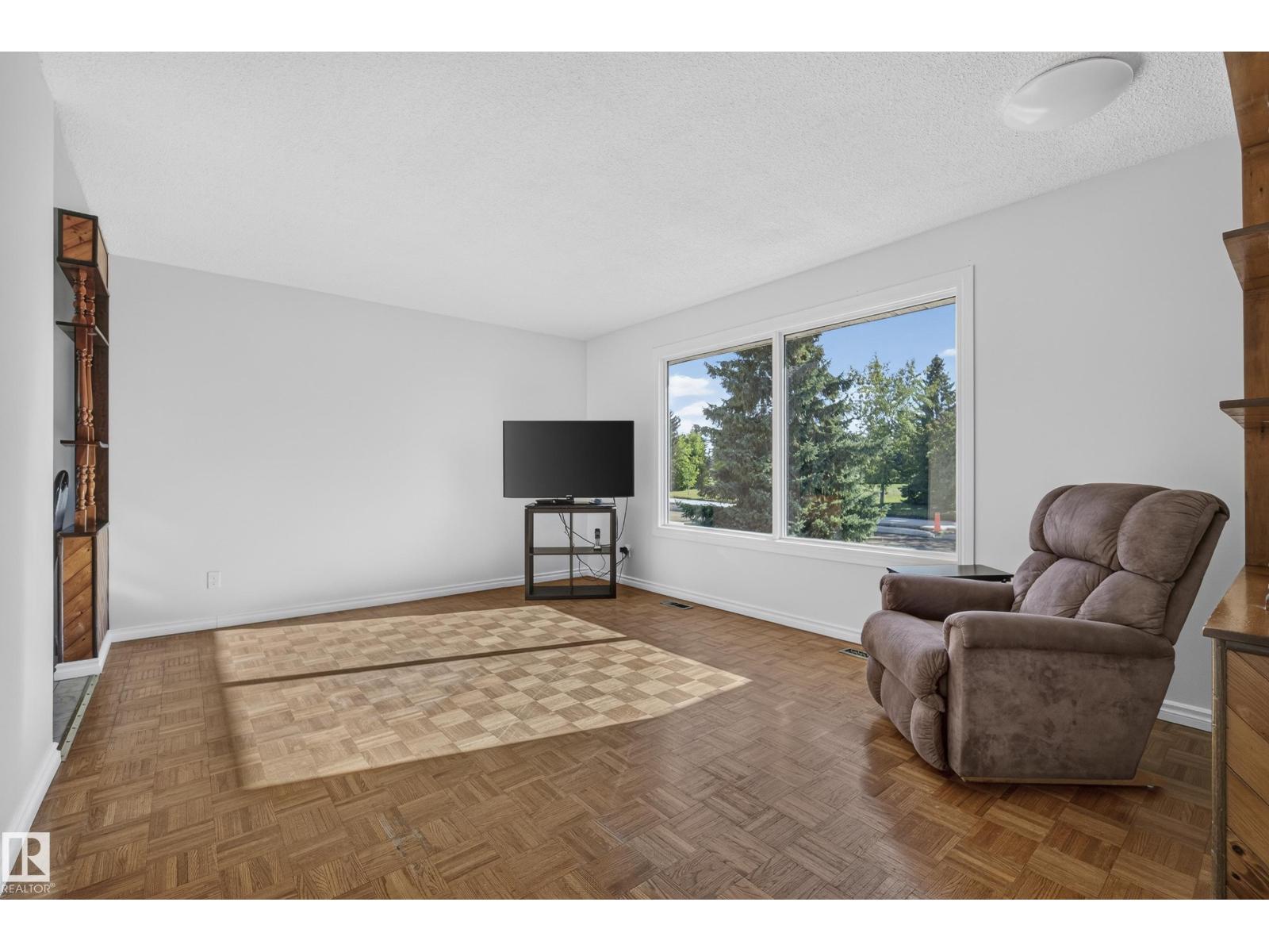 1908 62 St Nw Property Photo 6