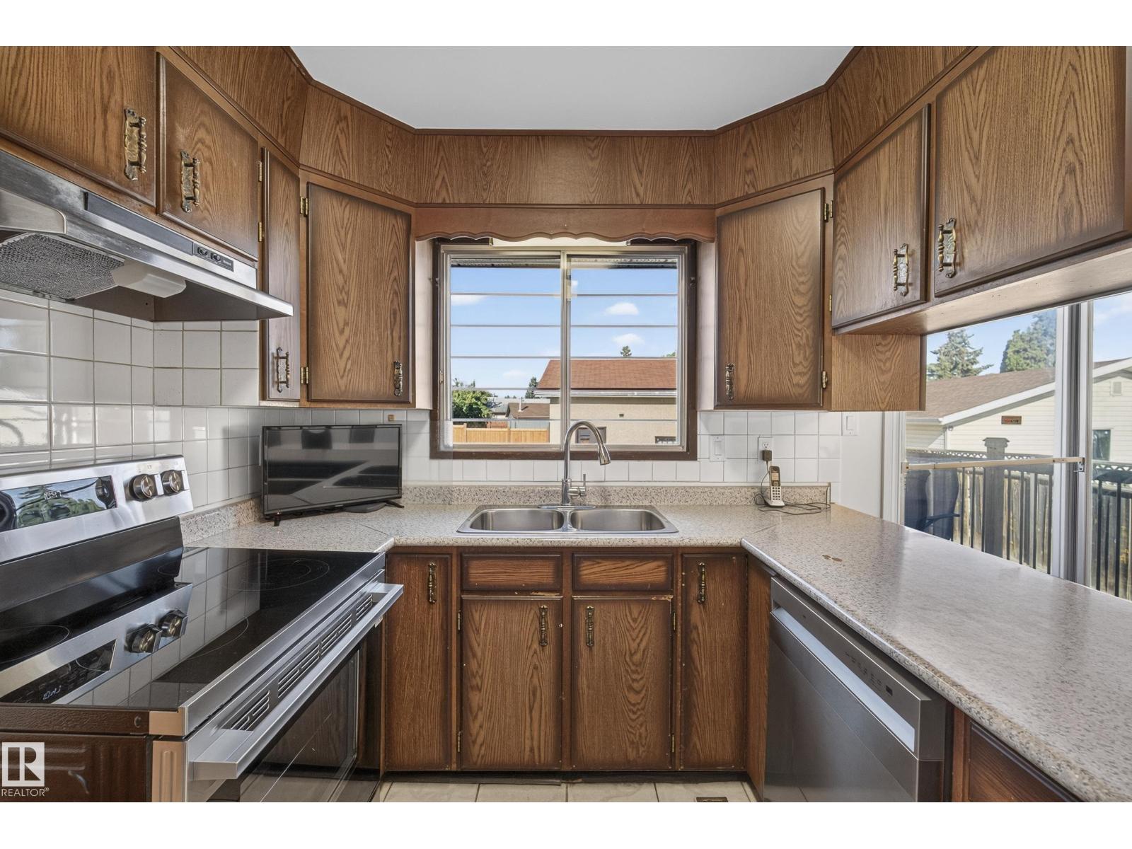 1908 62 St Nw Property Photo 12