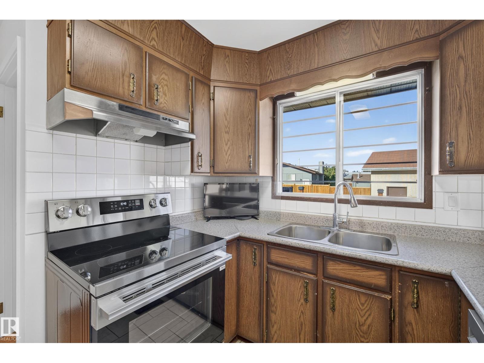 1908 62 St Nw Property Photo 13