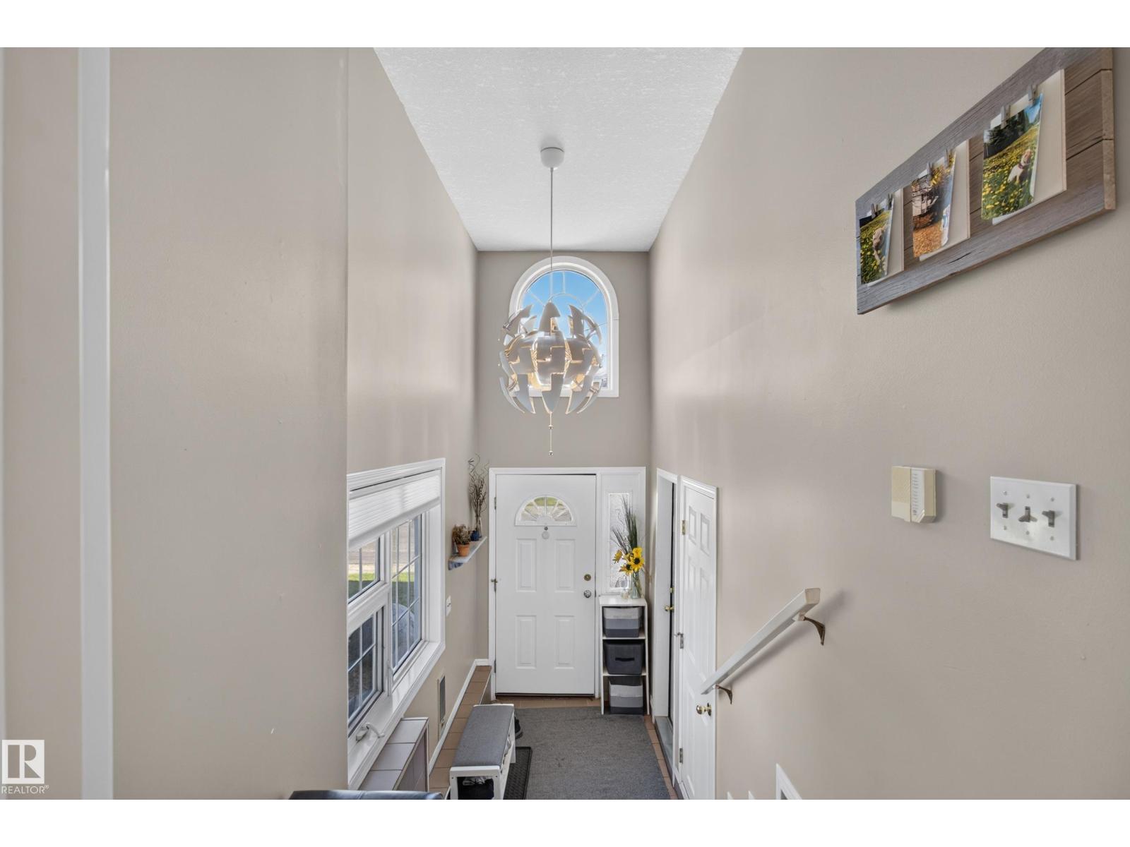 2812 35 St Nw Property Photo 4