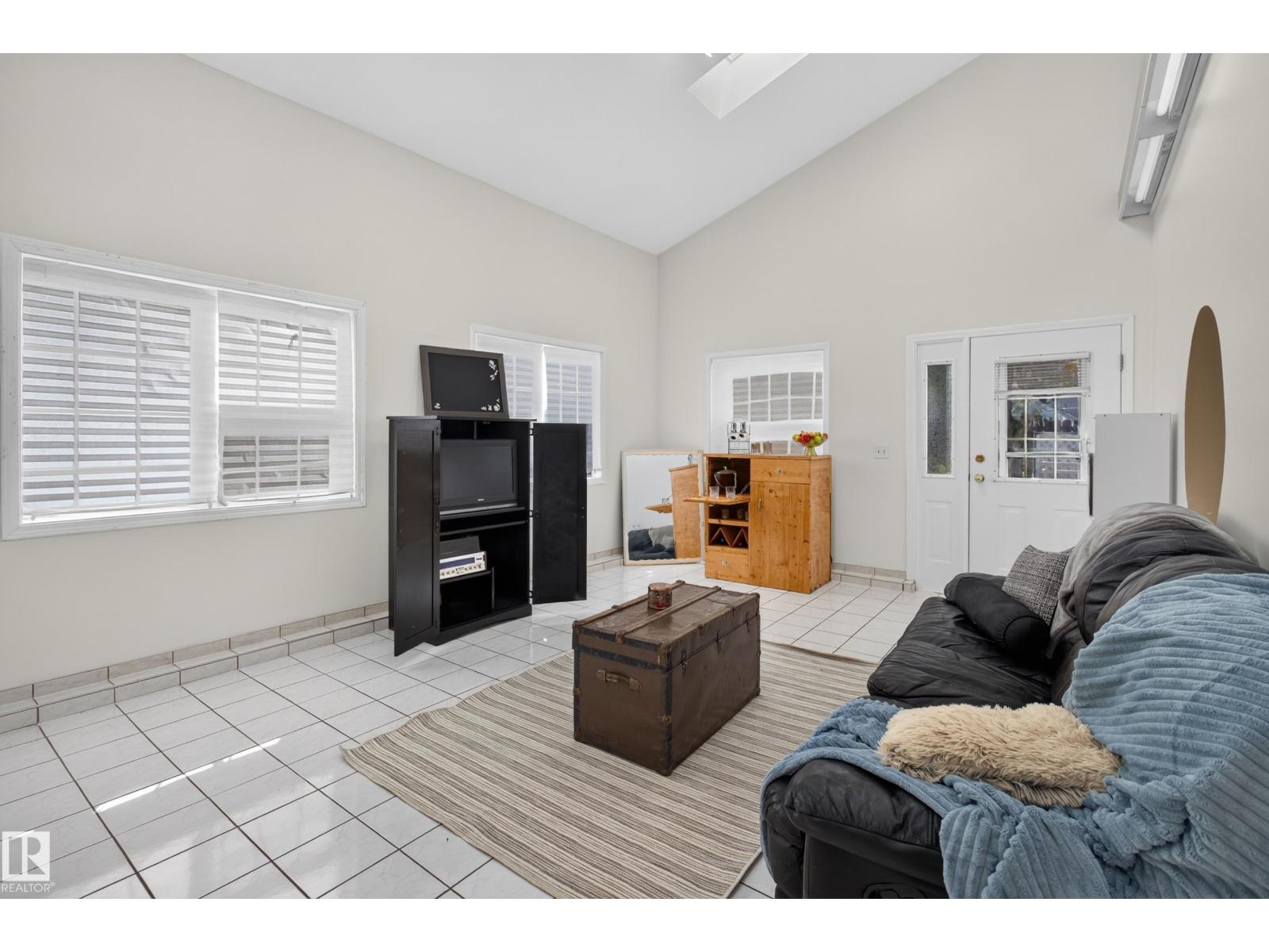 2812 35 St Nw Property Photo 21
