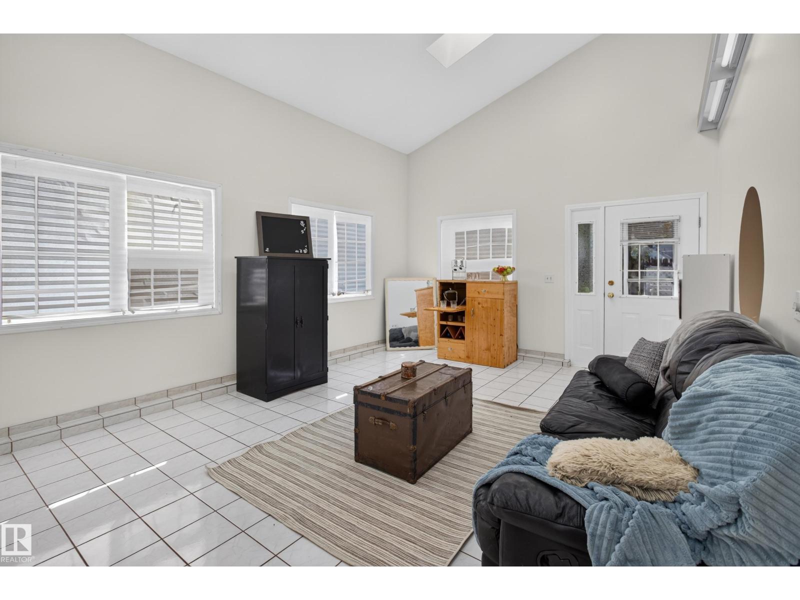 2812 35 St Nw Property Photo 22