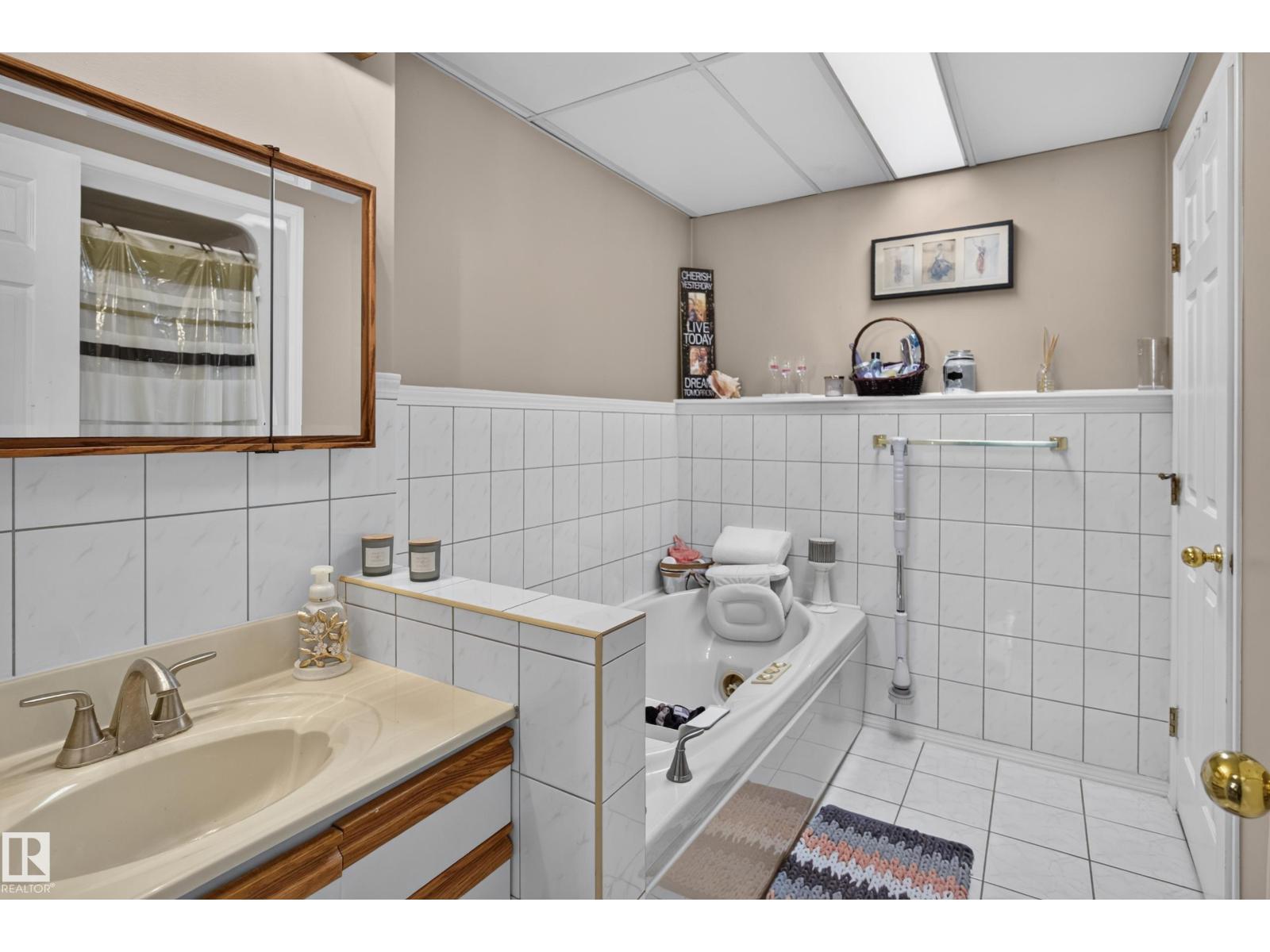 2812 35 St Nw Property Photo 32