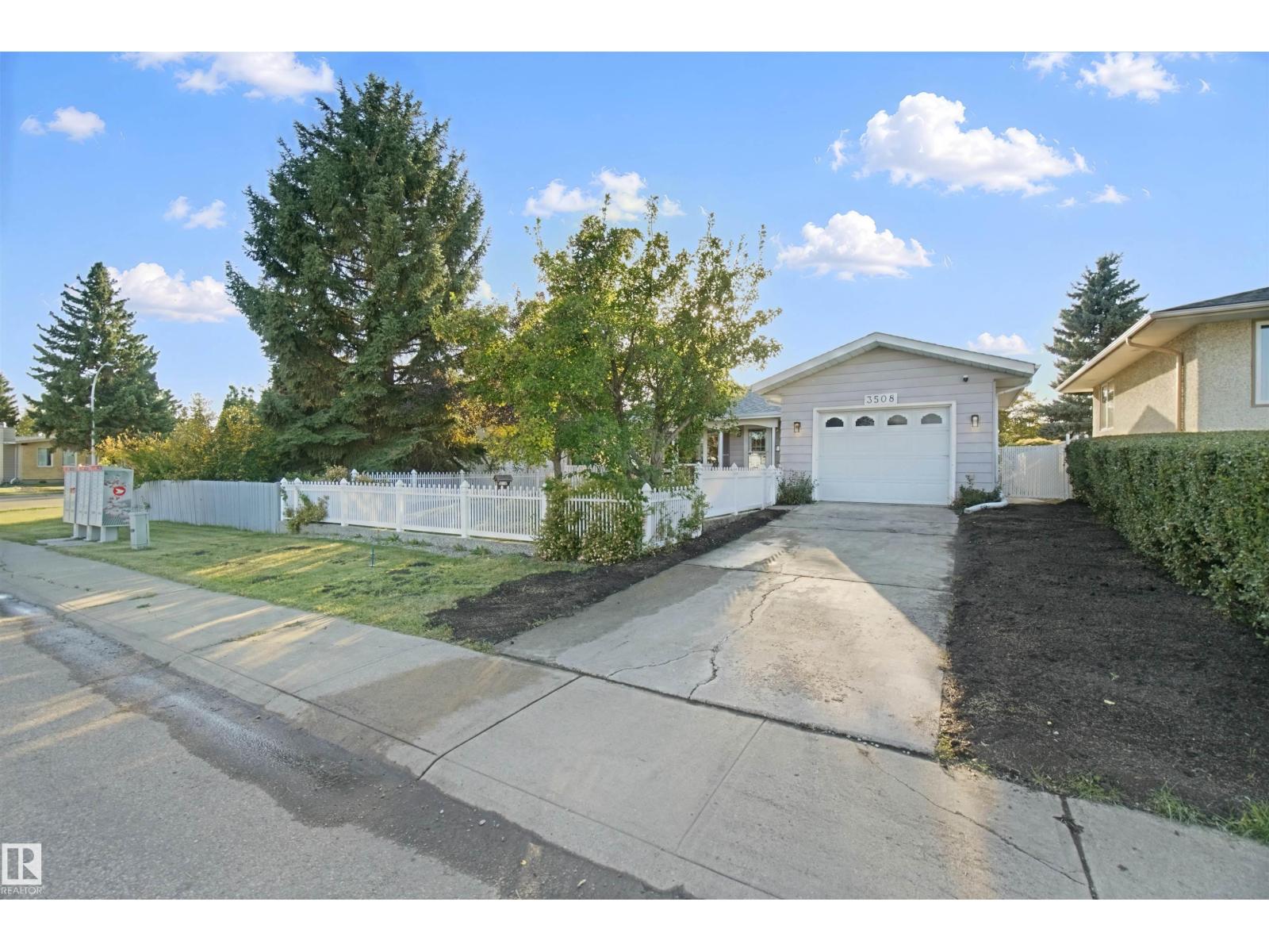 3508 106a St Nw Property Photo 2