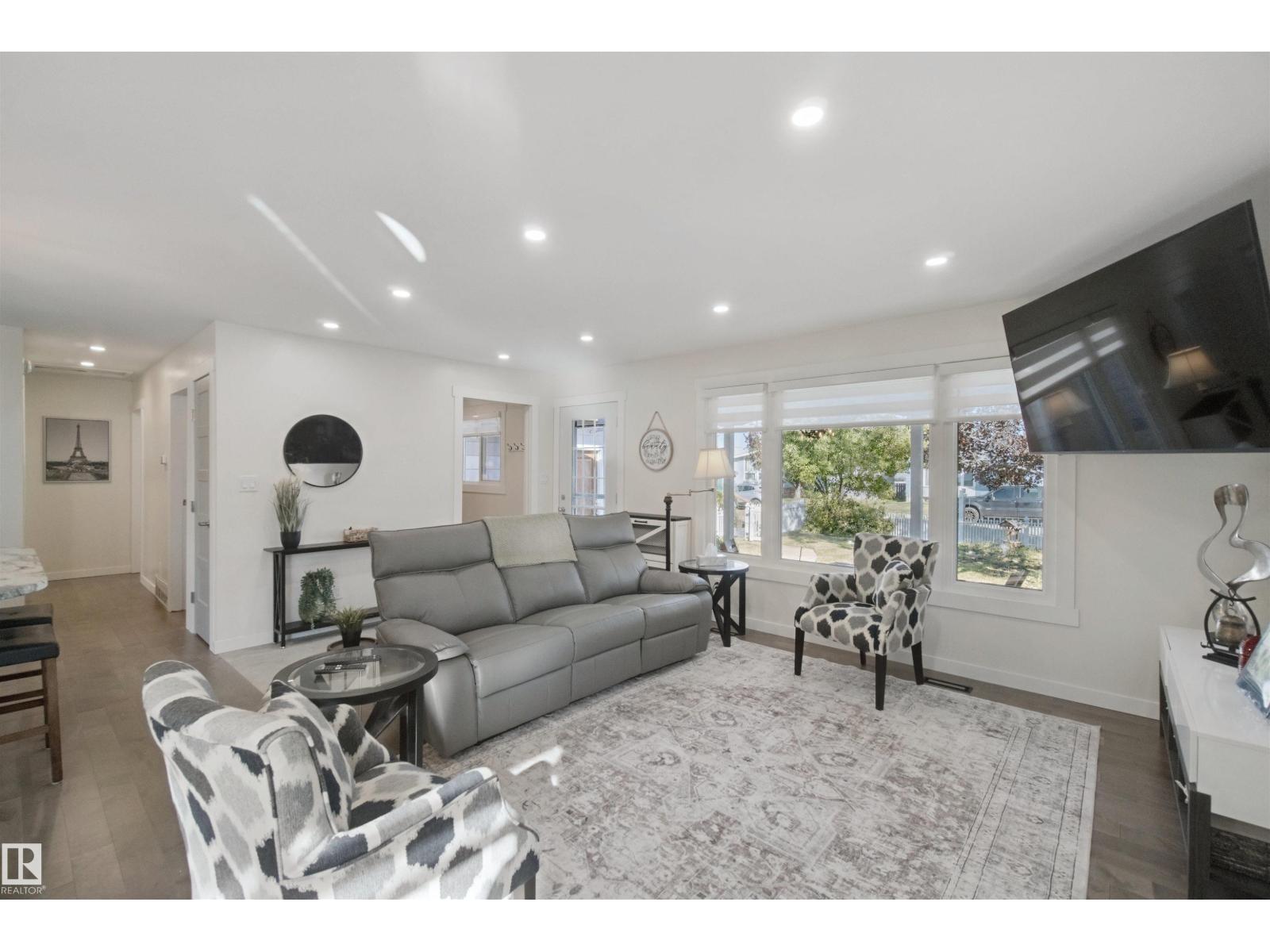 3508 106a St Nw Property Photo 8