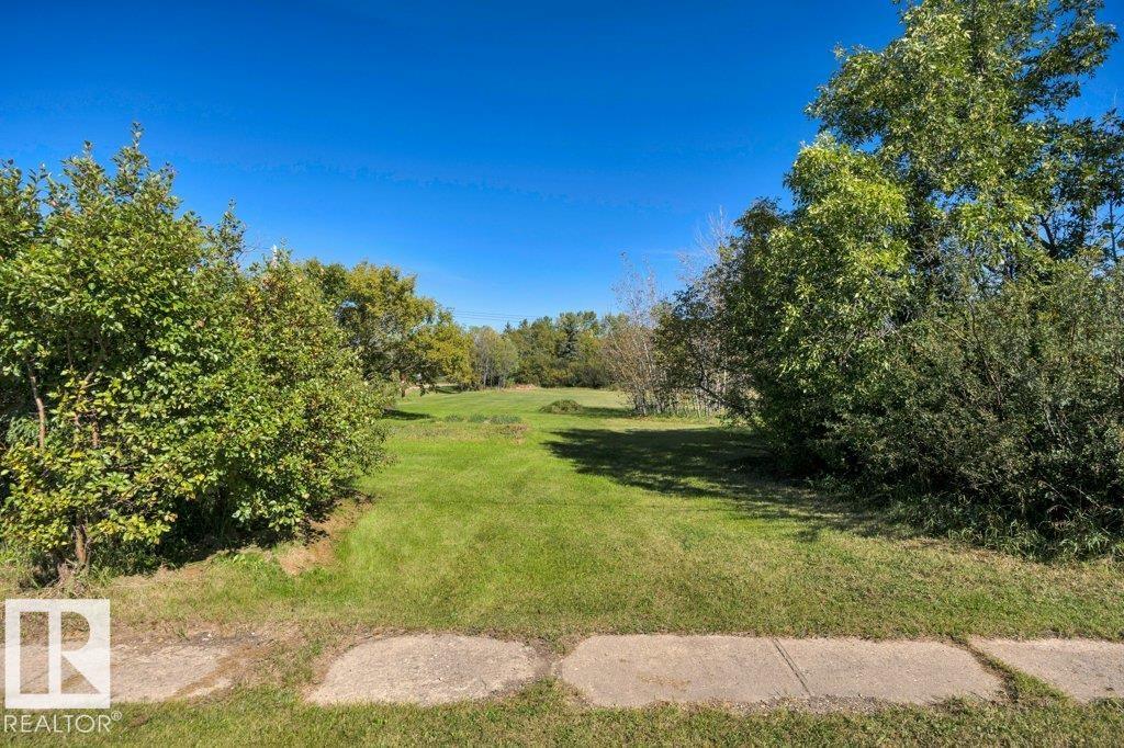 4748 50 Av Photo de la propriété 1