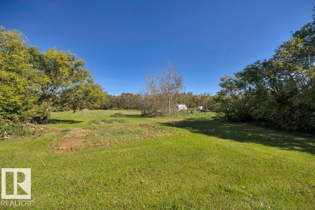4748 50 Av Property Photo 2