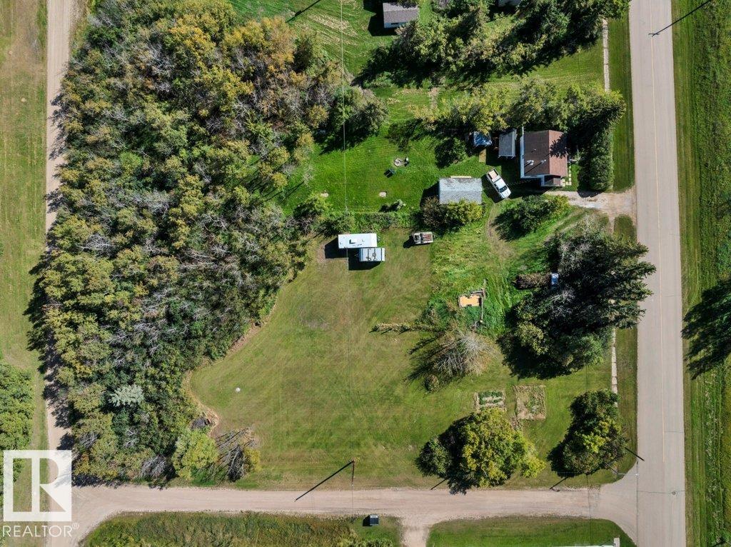 4748 50 Av Property Photo 3