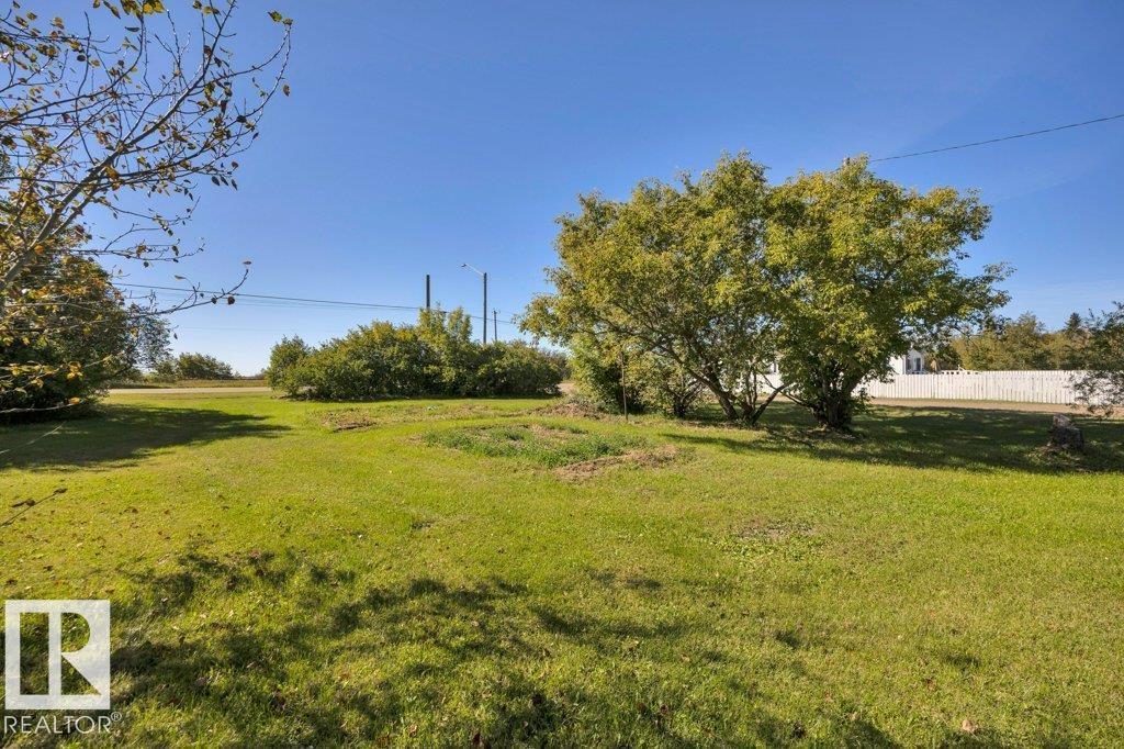 4748 50 Av Property Photo 5