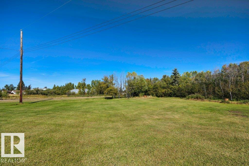 4748 50 Av Property Photo 6