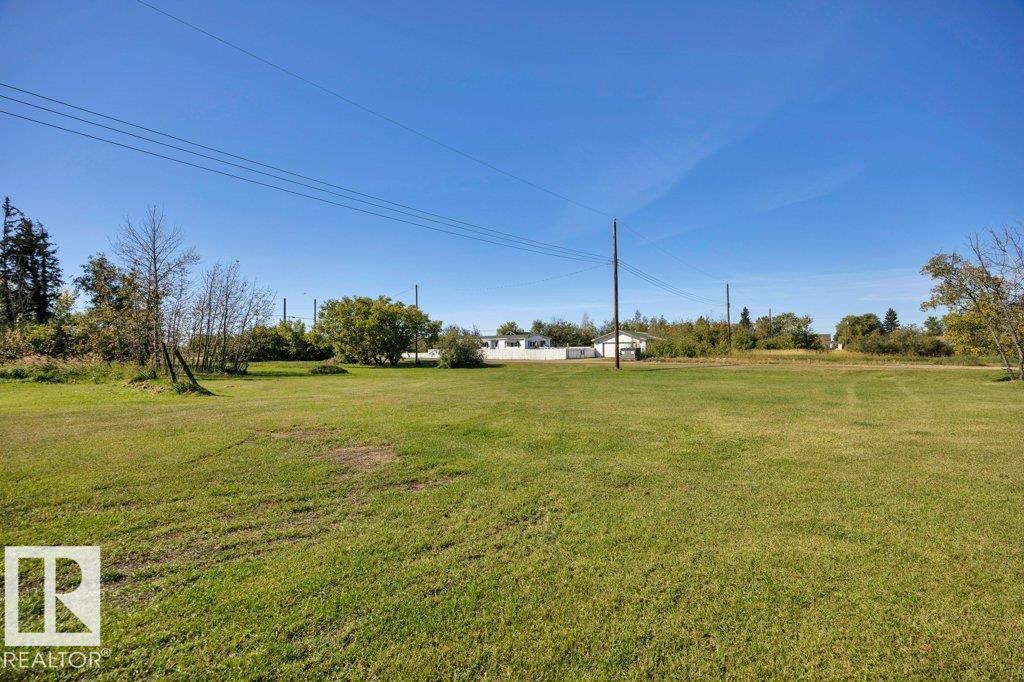 4748 50 Av Property Photo 7