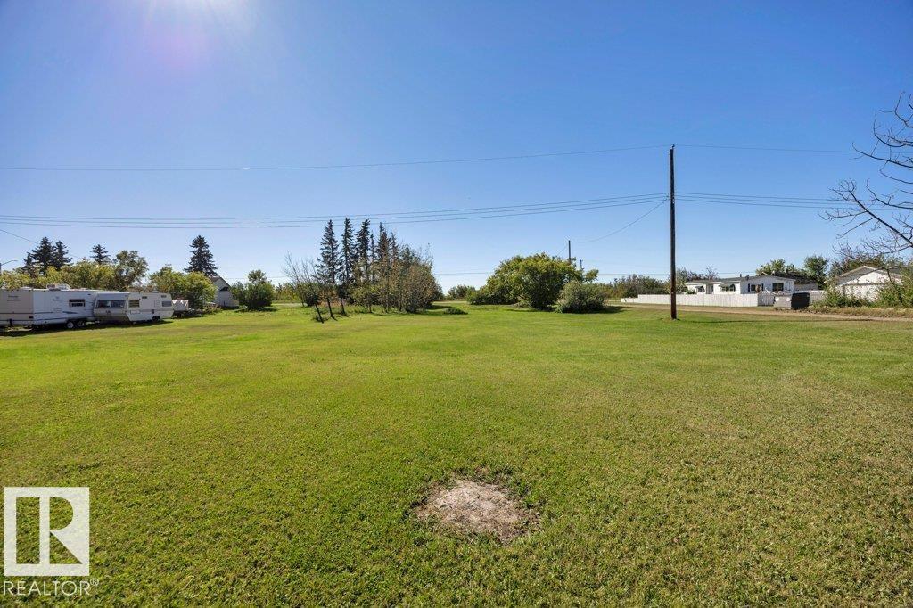 4748 50 Av Property Photo 8