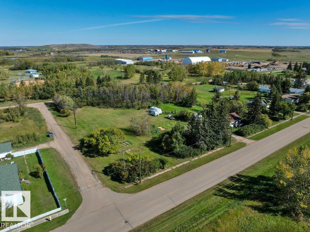 4748 50 Av Property Photo 11