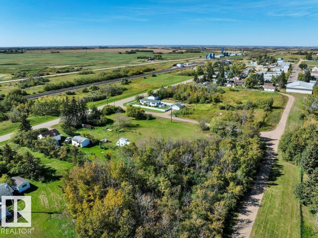 4748 50 Av Property Photo 13