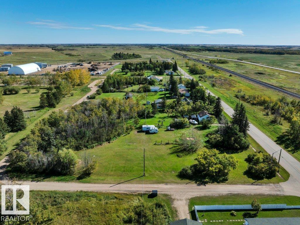 4748 50 Av Property Photo 16